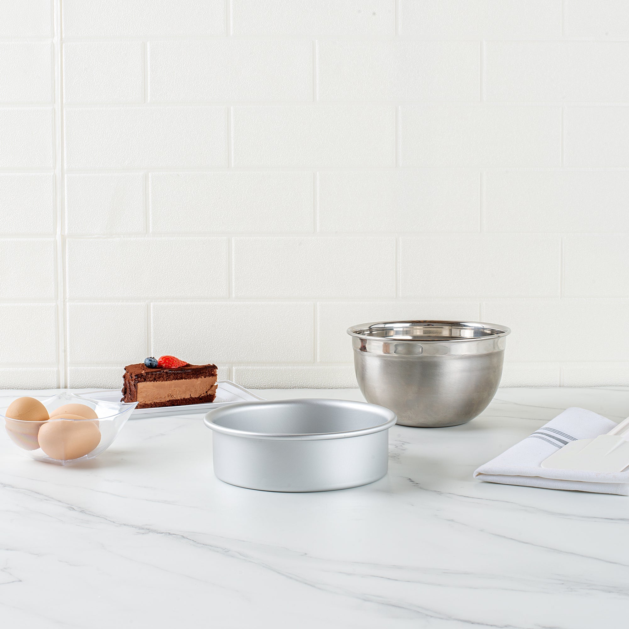 Met Lux Round Aluminum Straight-Sided Cake Pan - 6" x 6" x 2" - 12 count box