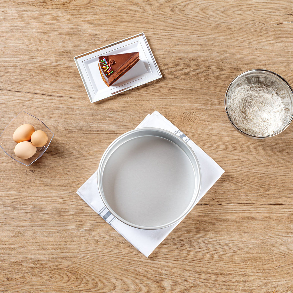 Met Lux Round Aluminum Straight-Sided Cake Pan - 9" x 9" x 2" - 12 count box