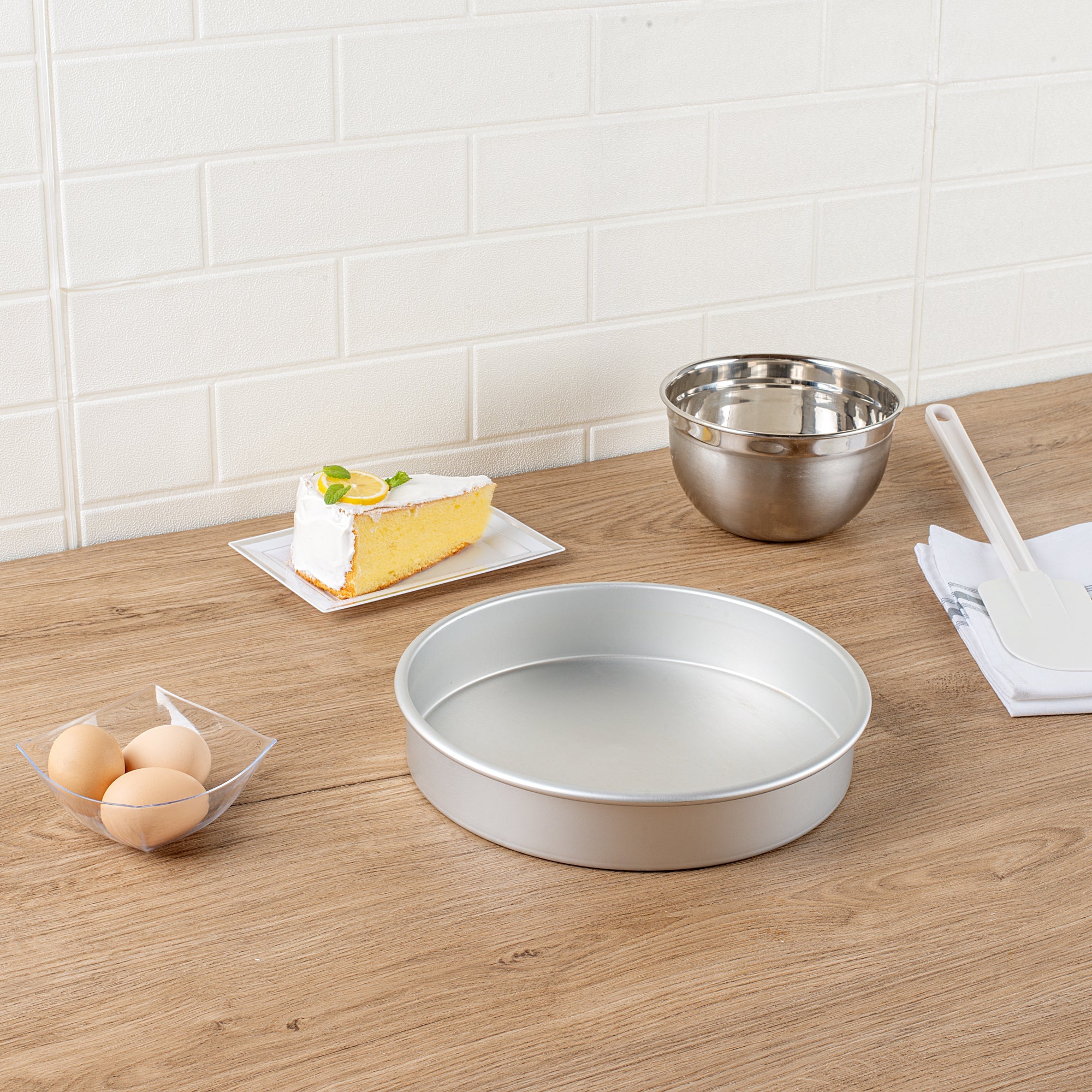 Met Lux Round Aluminum Straight-Sided Cake Pan - 10" x 10" x 2" - 1 count box