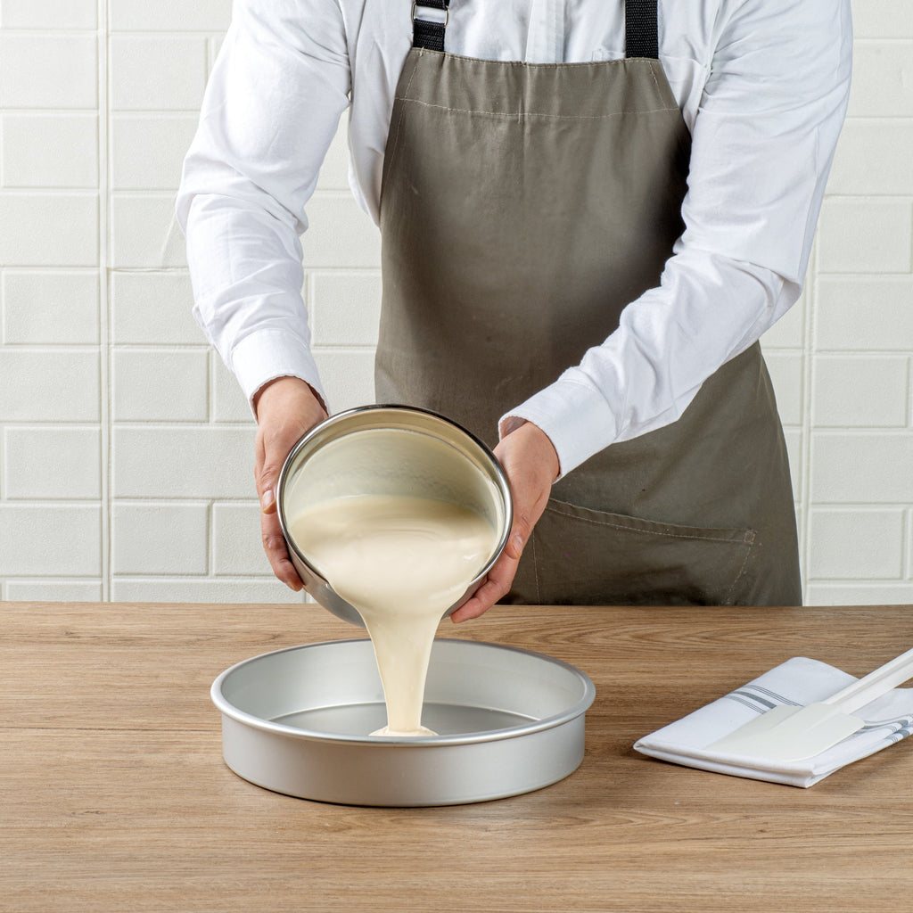 Met Lux Round Aluminum Straight-Sided Cake Pan - 10" x 10" x 2" - 1 count box