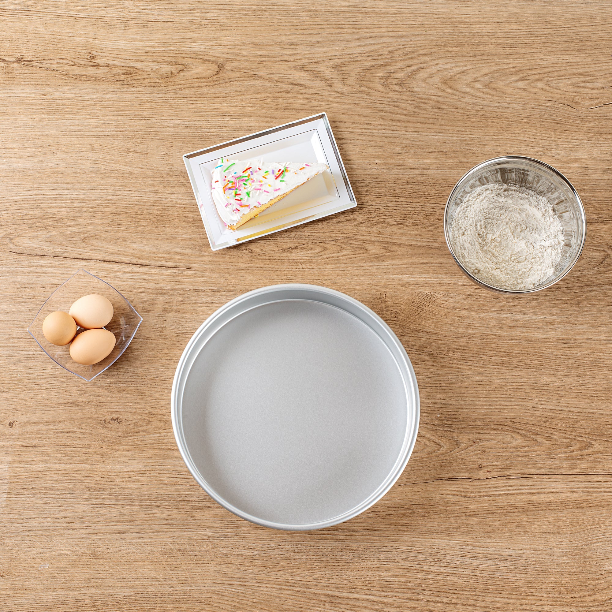 Met Lux Round Aluminum Straight-Sided Cake Pan - 11" x 11" x 2" - 1 count box
