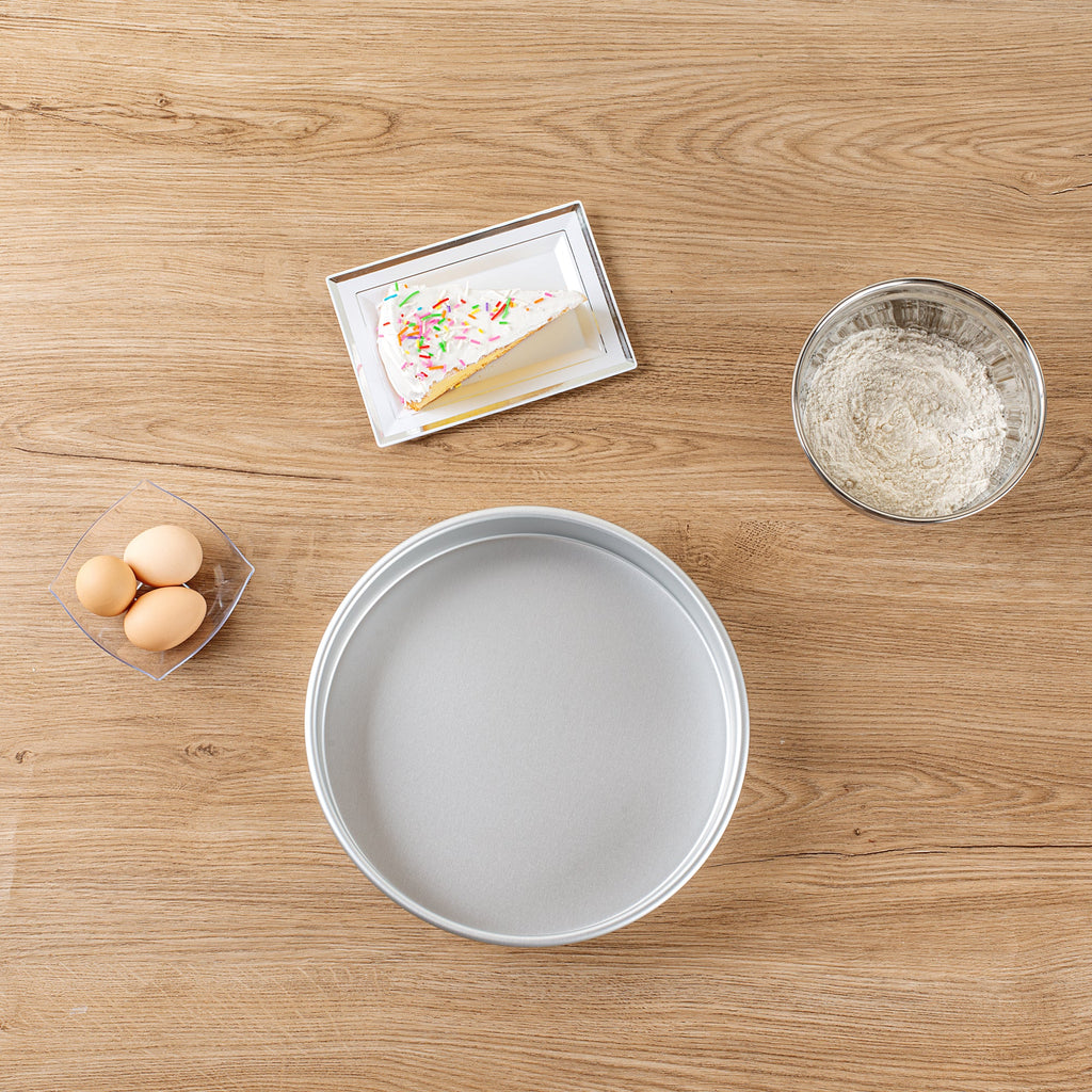 Met Lux Round Aluminum Straight-Sided Cake Pan - 11" x 11" x 2" - 12 count box