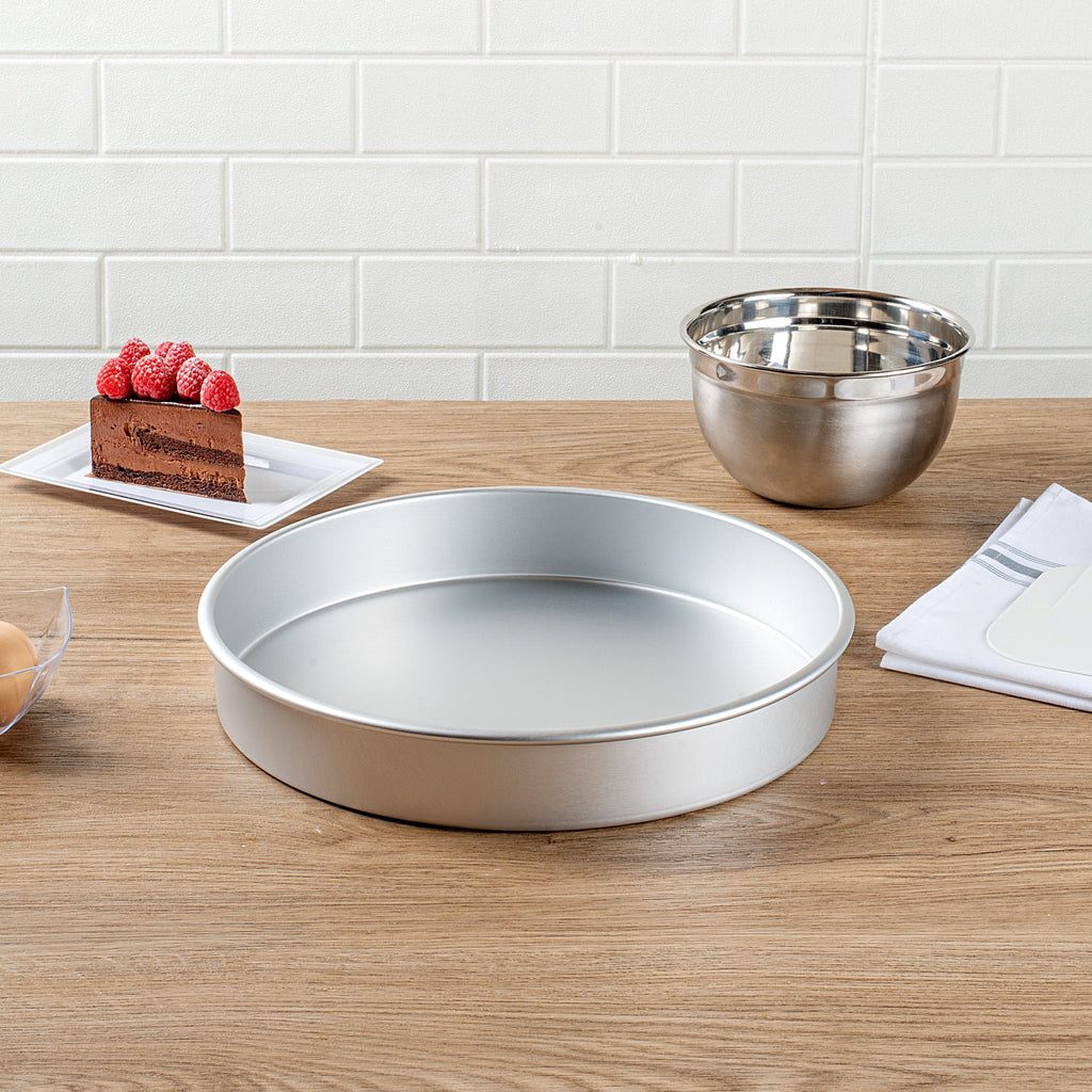 Met Lux Round Aluminum Straight-Sided Cake Pan - 12" x 12" x 2" - 1 count box