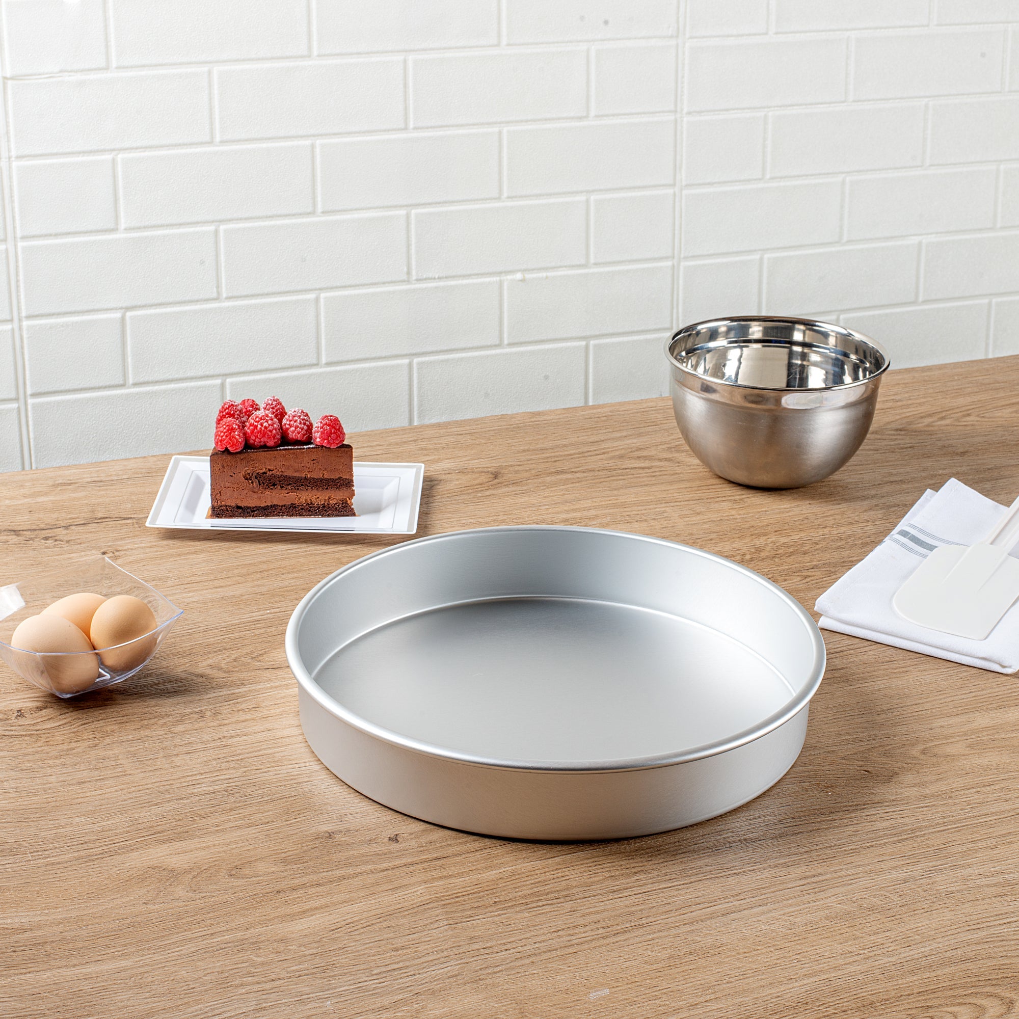 Met Lux Round Aluminum Straight-Sided Cake Pan - 12" x 12" x 2" - 1 count box