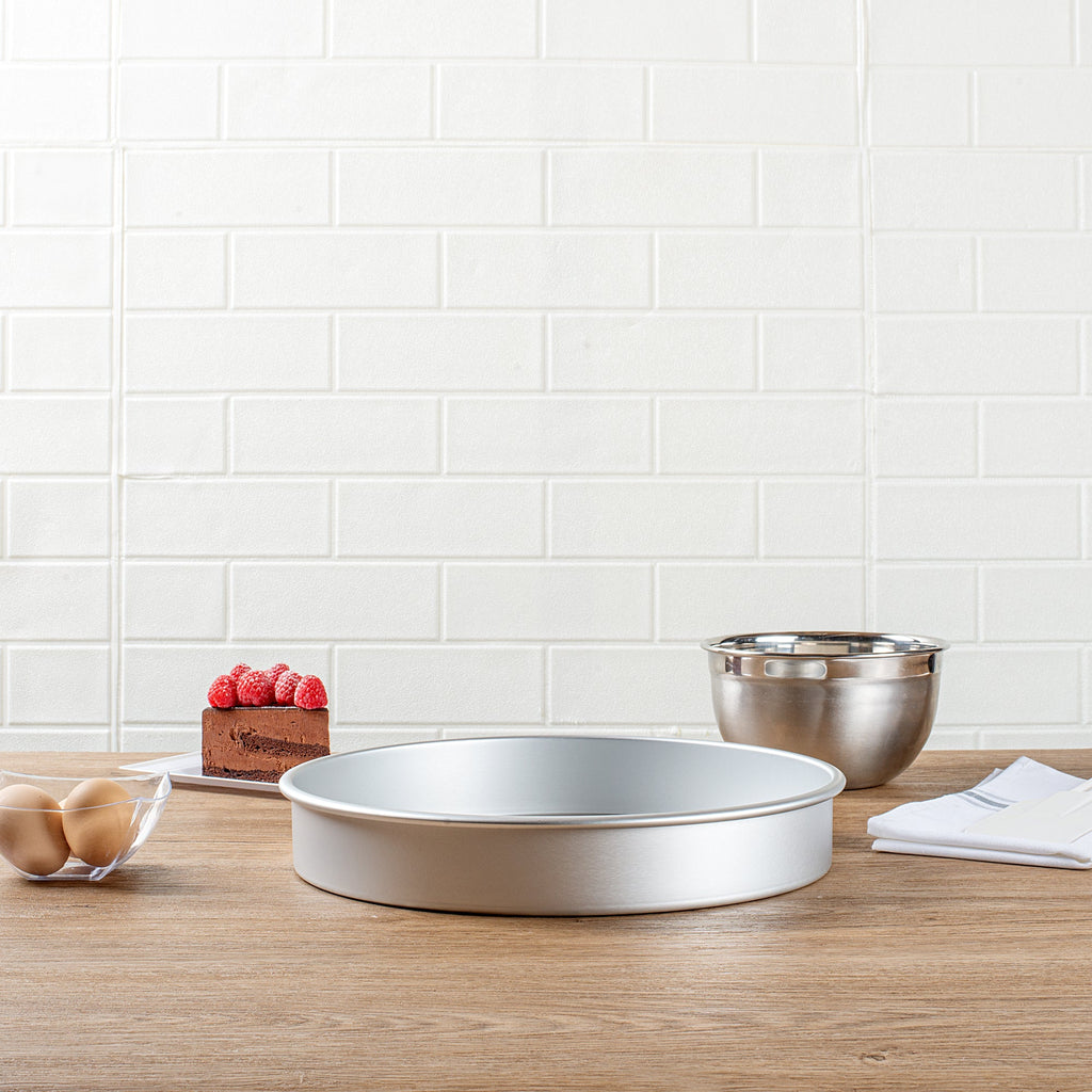 Met Lux Round Aluminum Straight-Sided Cake Pan - 12" x 12" x 2" - 1 count box