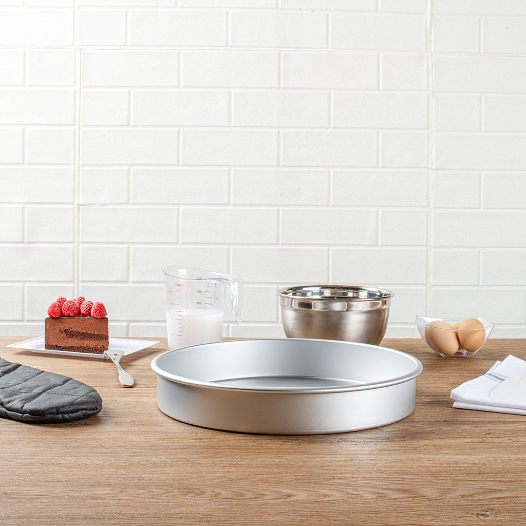 Met Lux Round Aluminum Straight-Sided Cake Pan - 12" x 12" x 2" - 1 count box