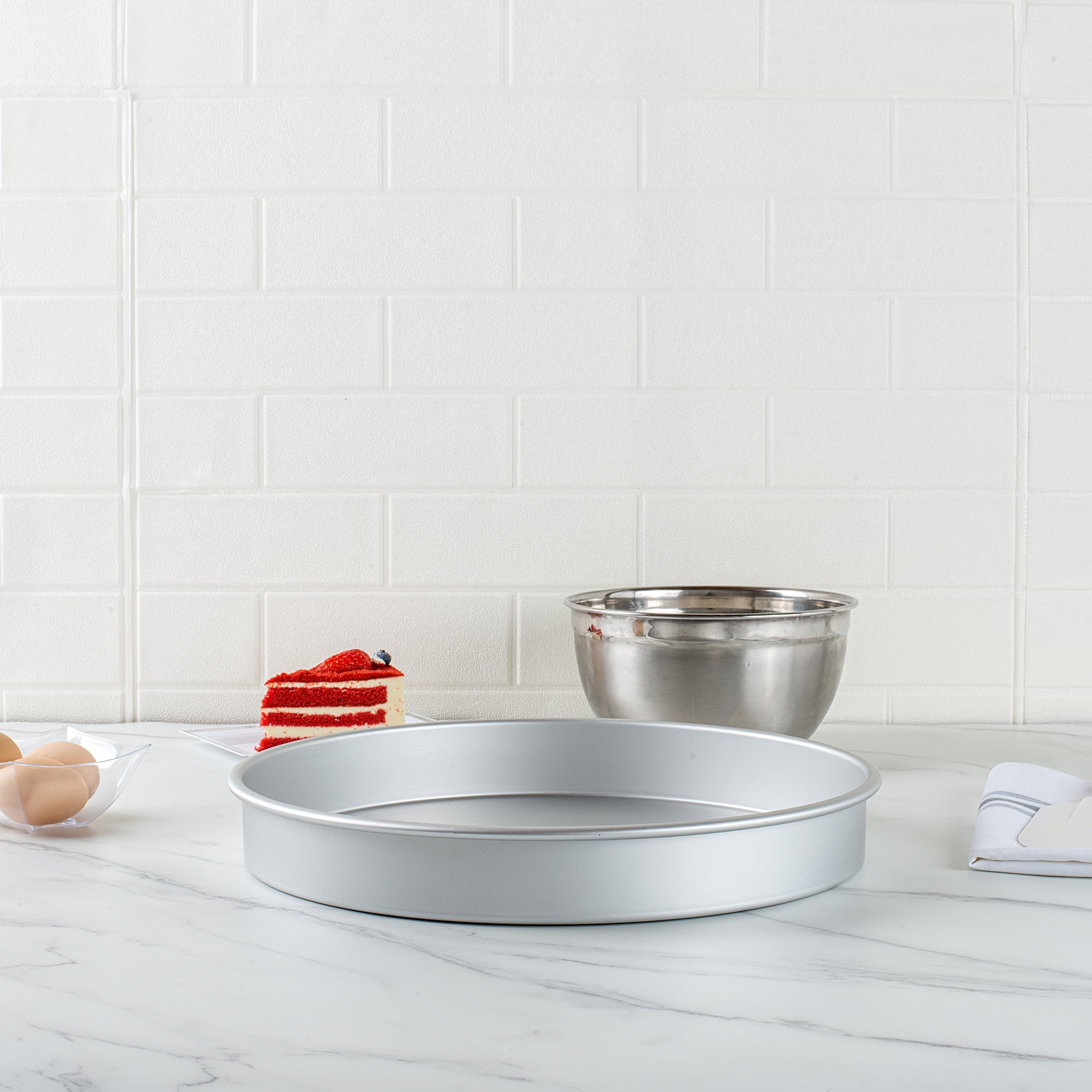 Met Lux Round Aluminum Straight-Sided Cake Pan - 14" x 14" x 2" - 1 count box