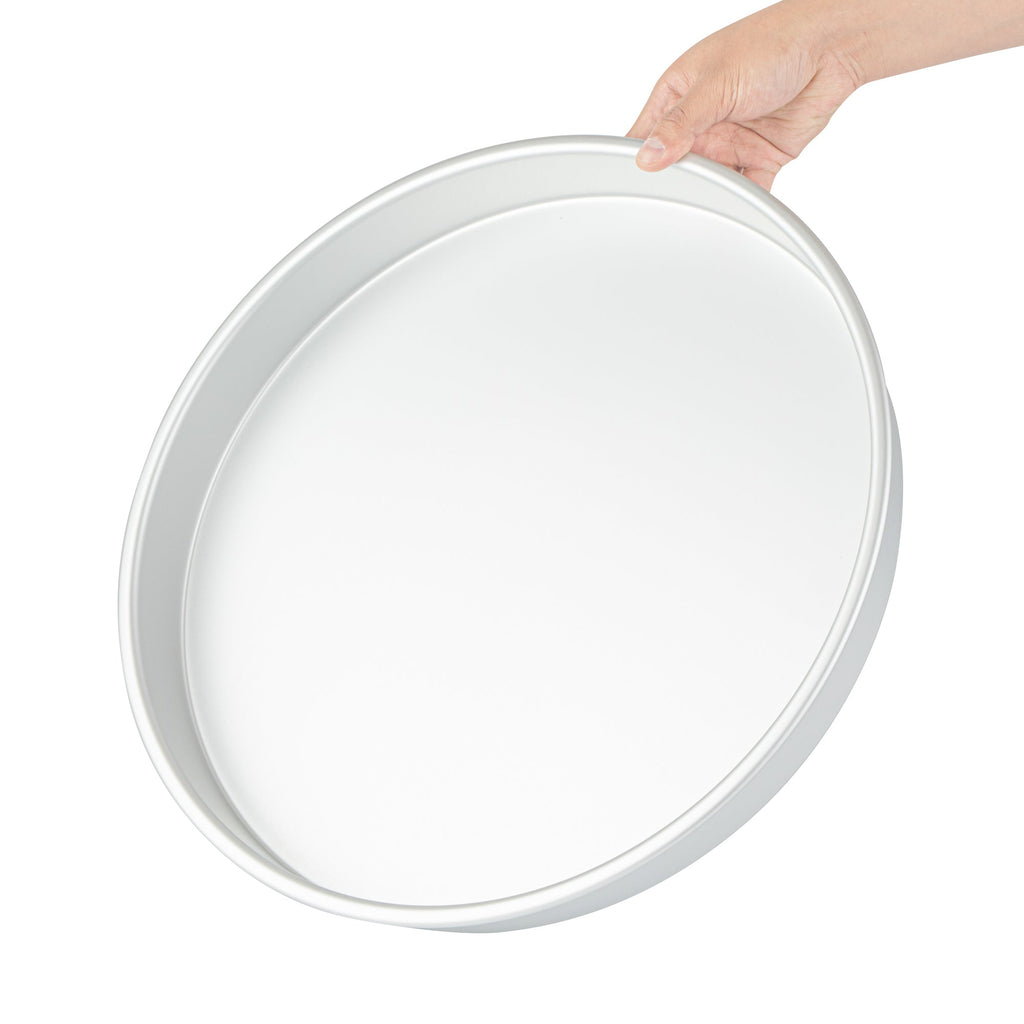 Met Lux Round Aluminum Straight-Sided Cake Pan - 16" x 16" x 2" - 12 count box