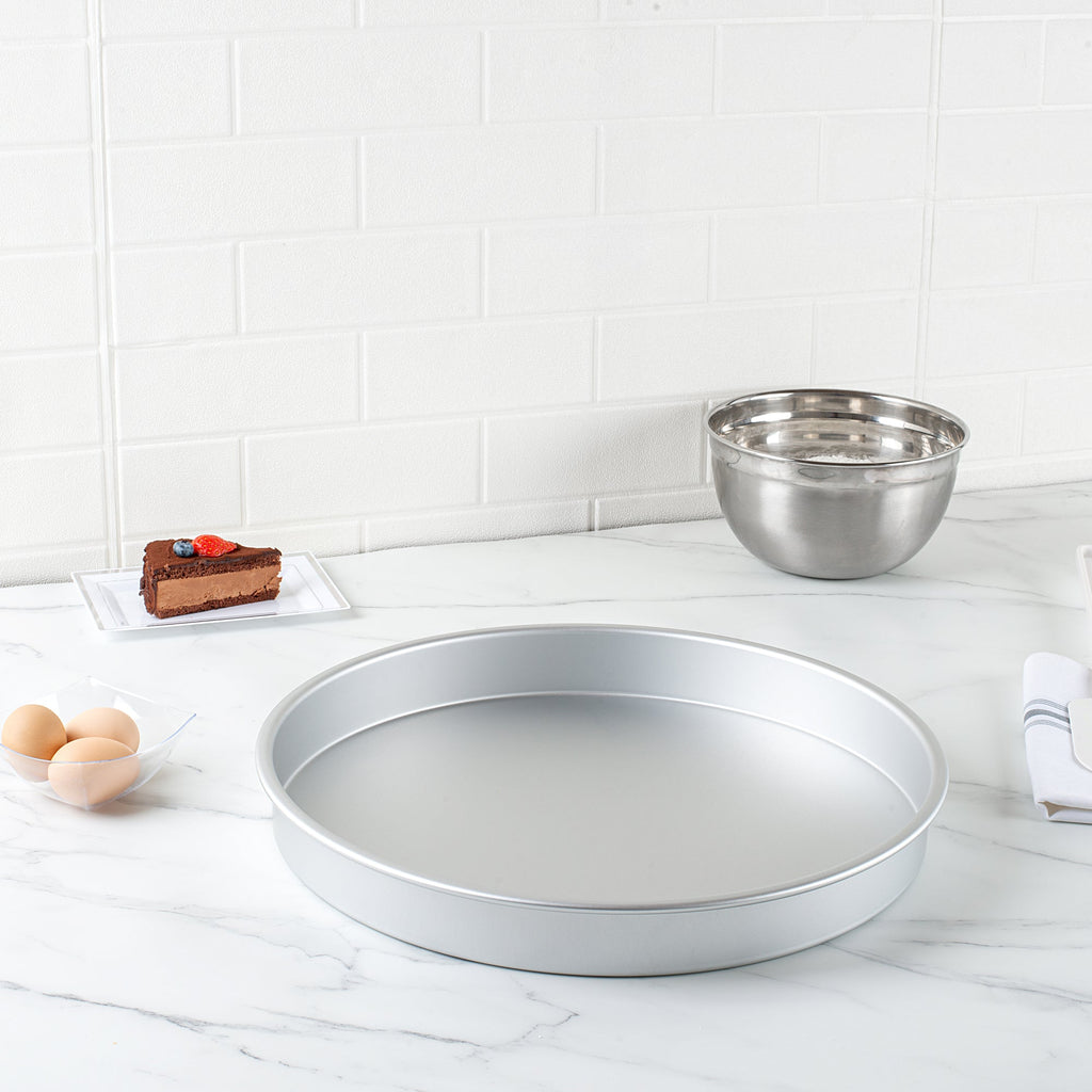 Met Lux Round Aluminum Straight-Sided Cake Pan - 16" x 16" x 2" - 12 count box