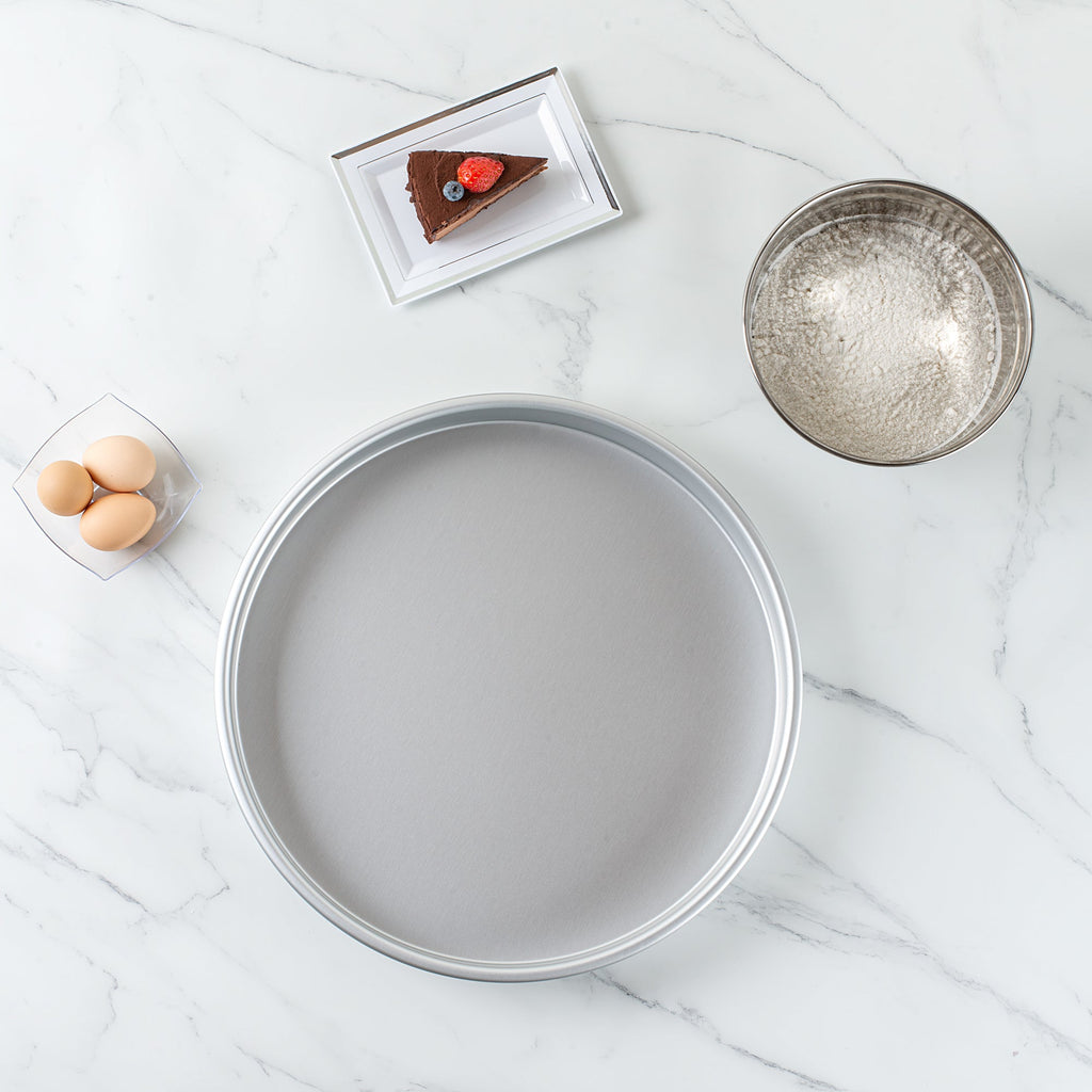 Met Lux Round Aluminum Straight-Sided Cake Pan - 16" x 16" x 2" - 12 count box