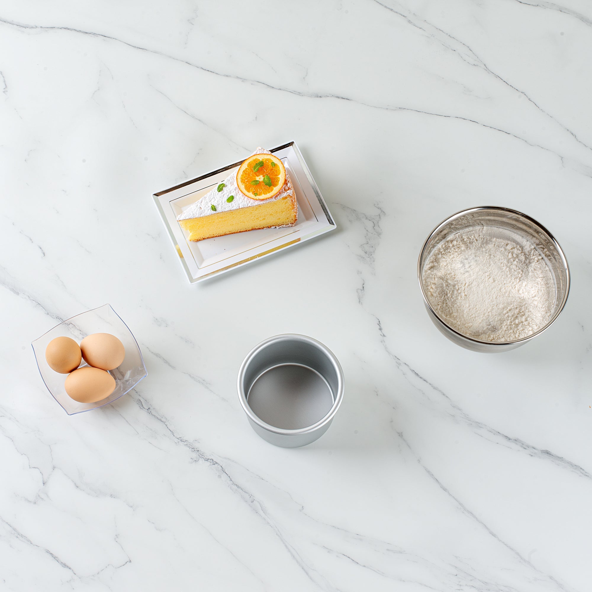 Met Lux Round Aluminum Straight-Sided Cake Pan - 4" x 4" x 3" - 1 count box