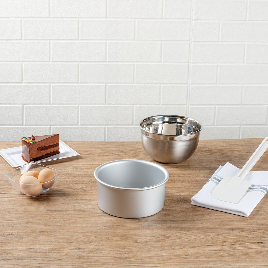 Met Lux Round Aluminum Straight-Sided Cake Pan - 6" x 6" x 3" - 1 count box