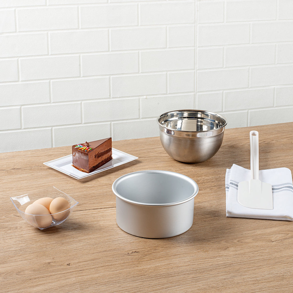 Met Lux Round Aluminum Straight-Sided Cake Pan - 6" x 6" x 3" - 1 count box