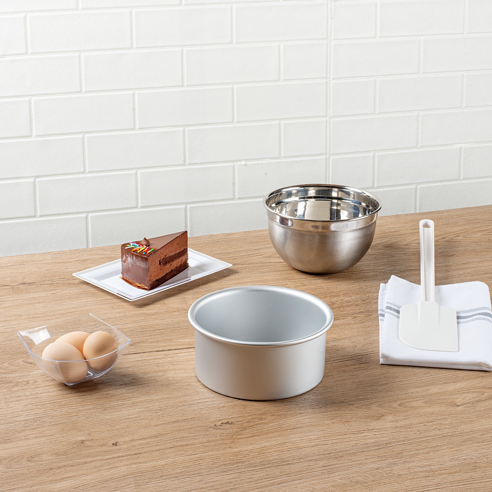Met Lux Round Aluminum Straight-Sided Cake Pan - 6" x 6" x 3" - 1 count box