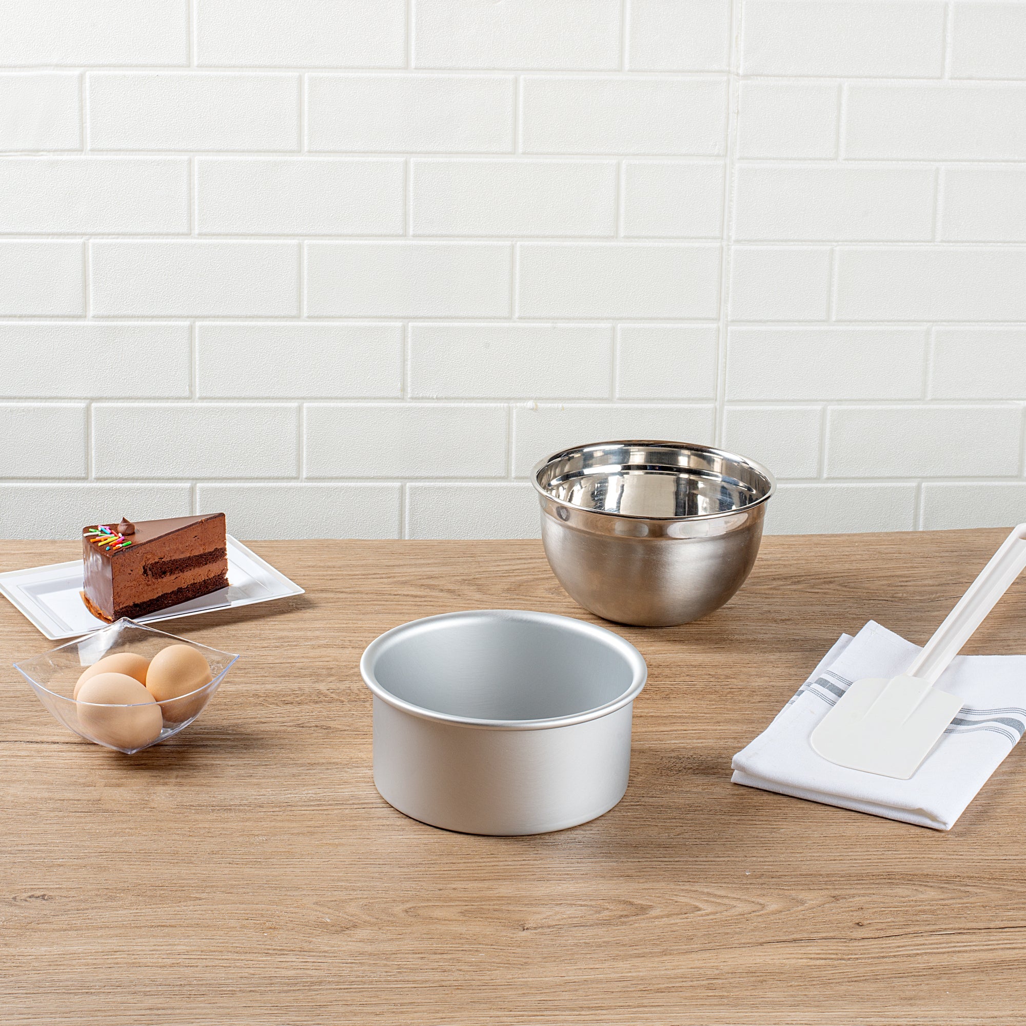 Met Lux Round Aluminum Straight-Sided Cake Pan - 6" x 6" x 3" - 12 count box