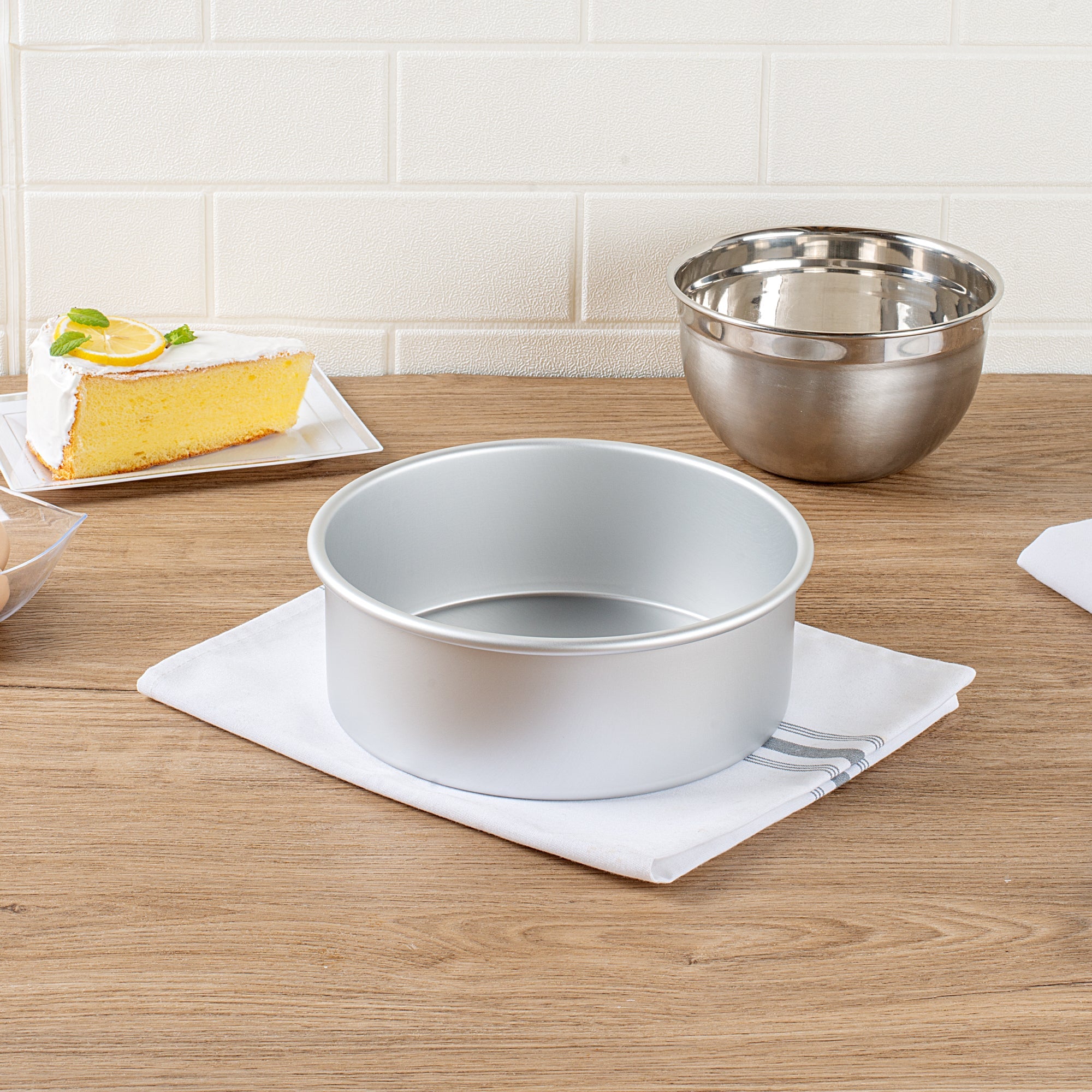 Met Lux Round Aluminum Straight-Sided Cake Pan - 8" x 8" x 3" - 1 count box