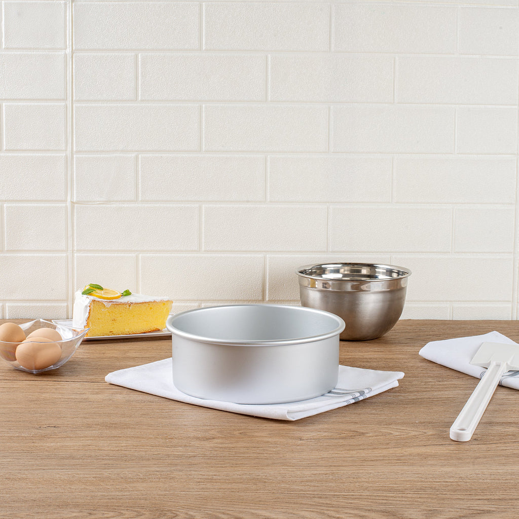 Met Lux Round Aluminum Straight-Sided Cake Pan - 8" x 8" x 3" - 1 count box