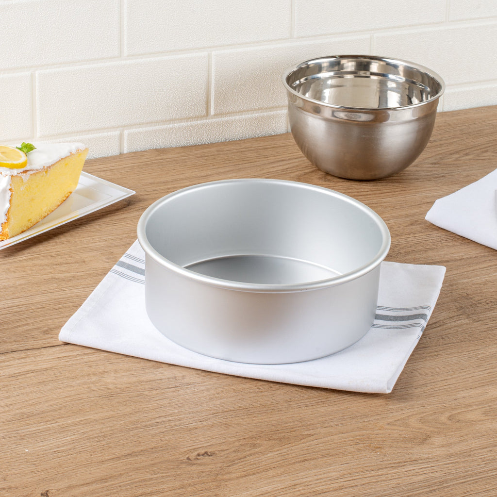 Met Lux Round Aluminum Straight-Sided Cake Pan - 8" x 8" x 3" - 12 count box