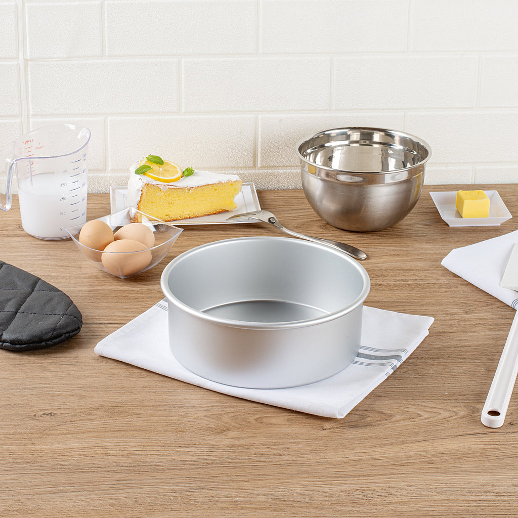 Met Lux Round Aluminum Straight-Sided Cake Pan - 8" x 8" x 3" - 12 count box