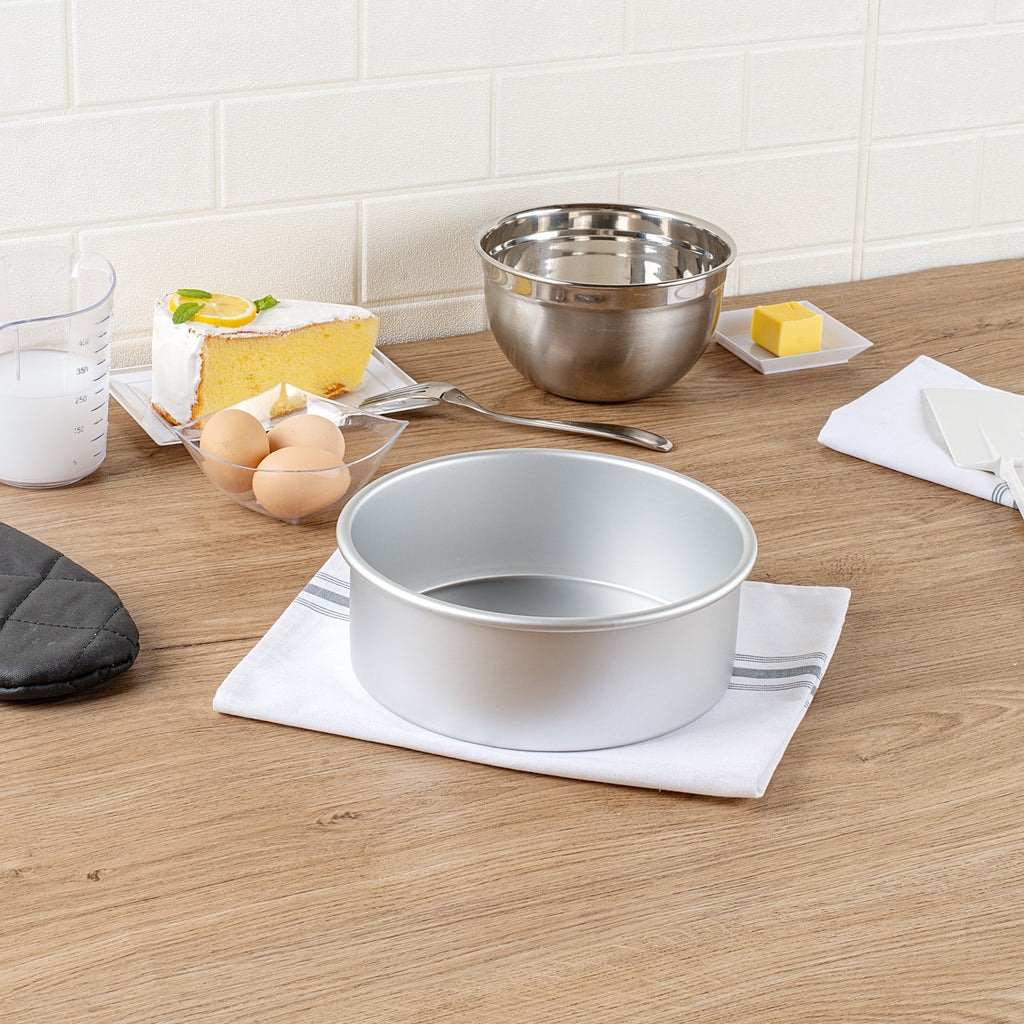Met Lux Round Aluminum Straight-Sided Cake Pan - 8" x 8" x 3" - 12 count box