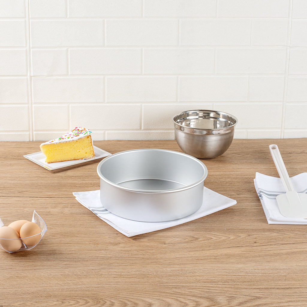 Met Lux Round Aluminum Straight-Sided Cake Pan - 9" x 9" x 3" - 1 count box