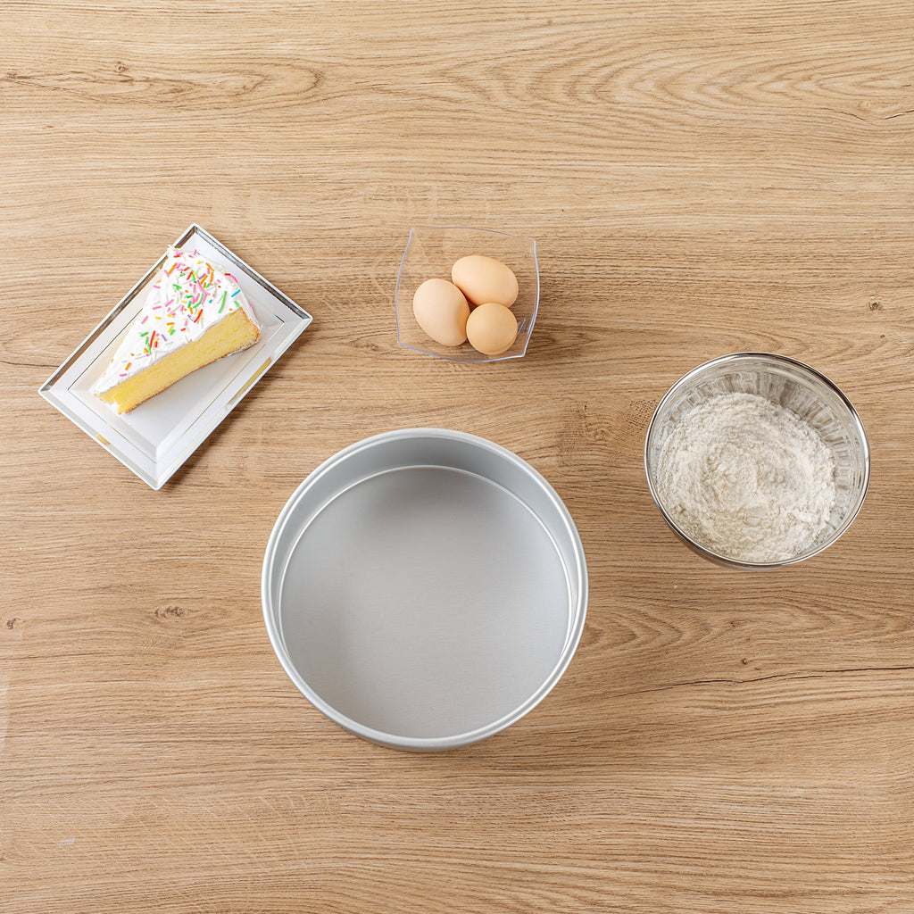 Met Lux Round Aluminum Straight-Sided Cake Pan - 9" x 9" x 3" - 1 count box