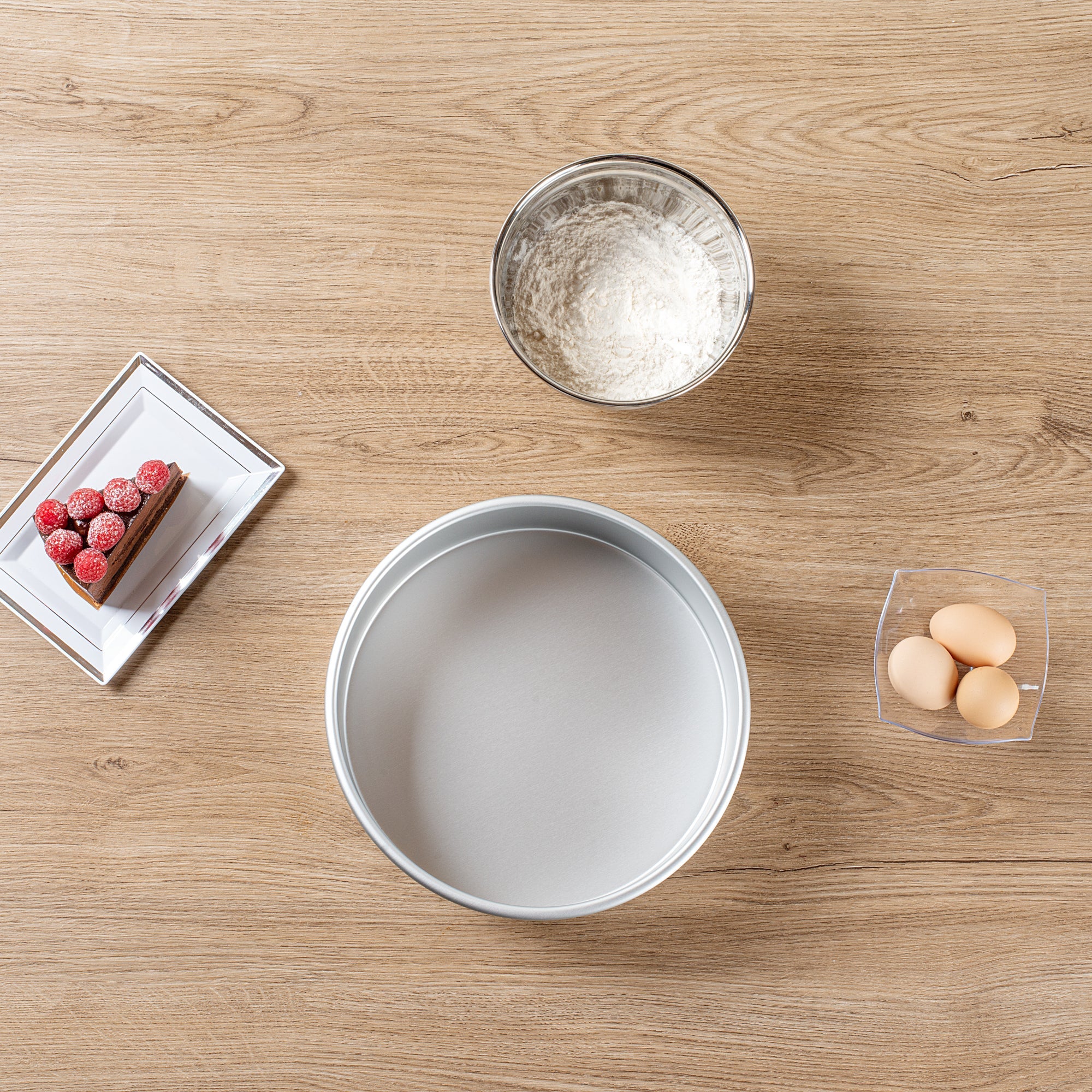 Met Lux Round Aluminum Straight-Sided Cake Pan - 10" x 10" x 3" - 1 count box