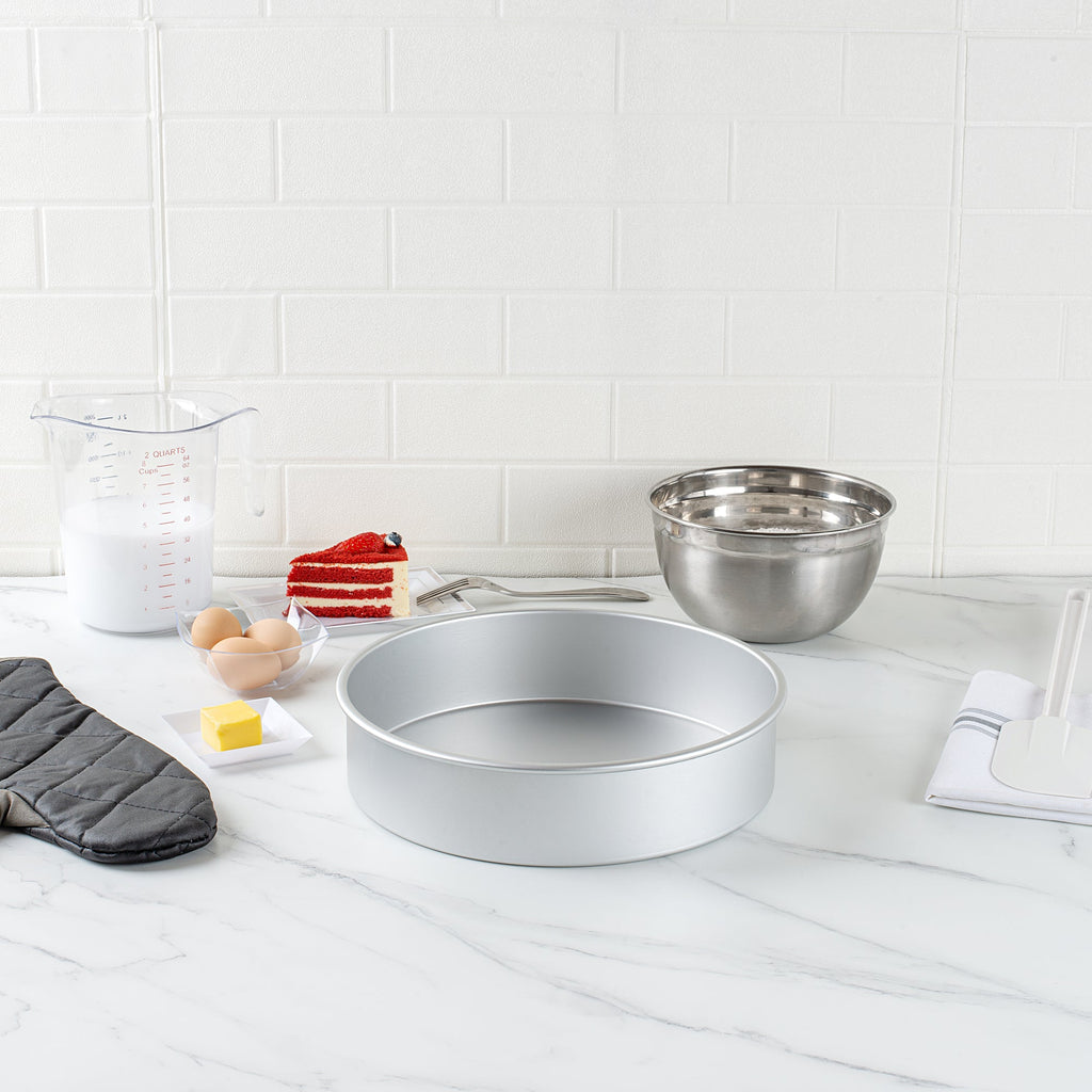 Met Lux Round Aluminum Straight-Sided Cake Pan - 12" x 12" x 3" - 12 count box