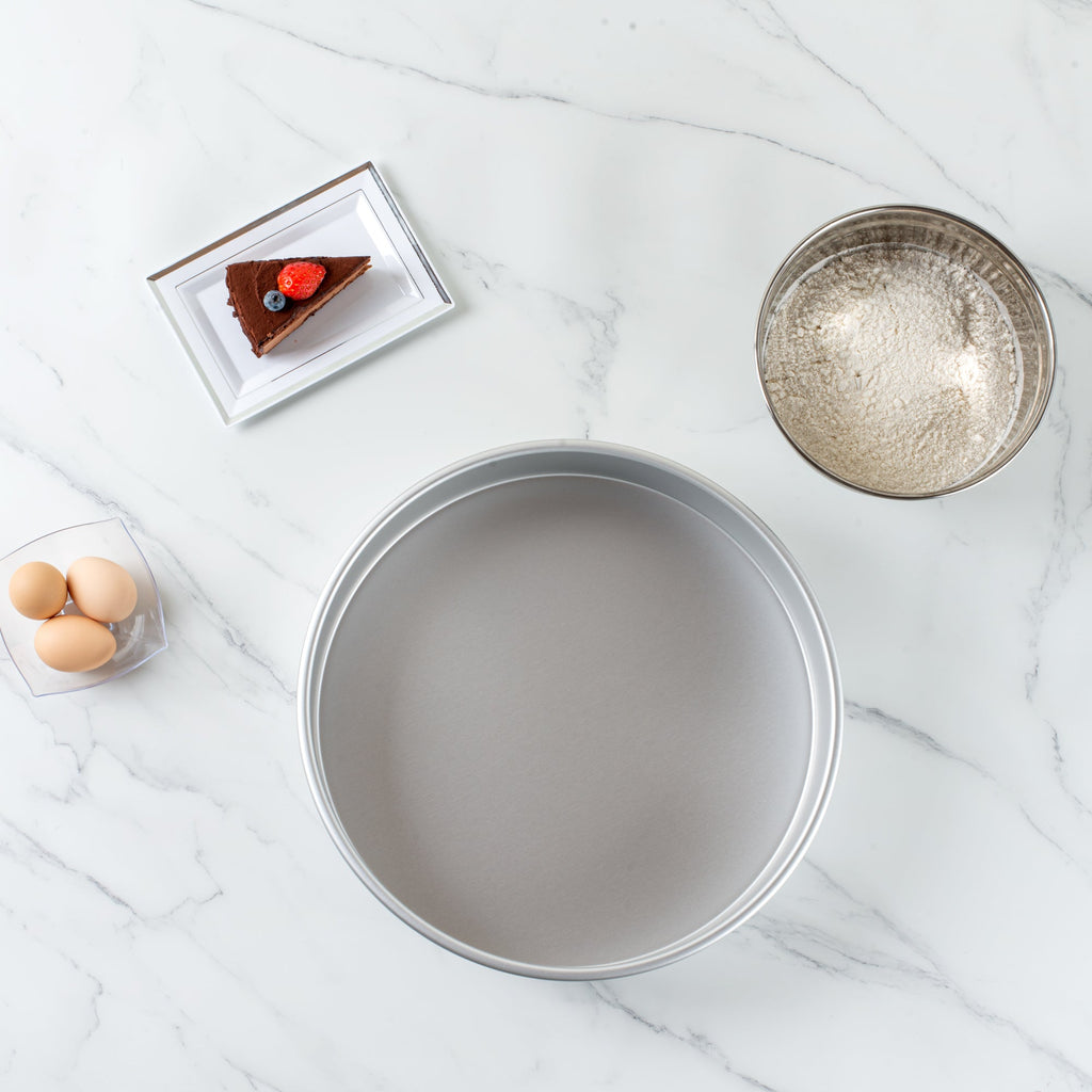 Met Lux Round Aluminum Straight-Sided Cake Pan - 14" x 14" x 3" - 1 count box