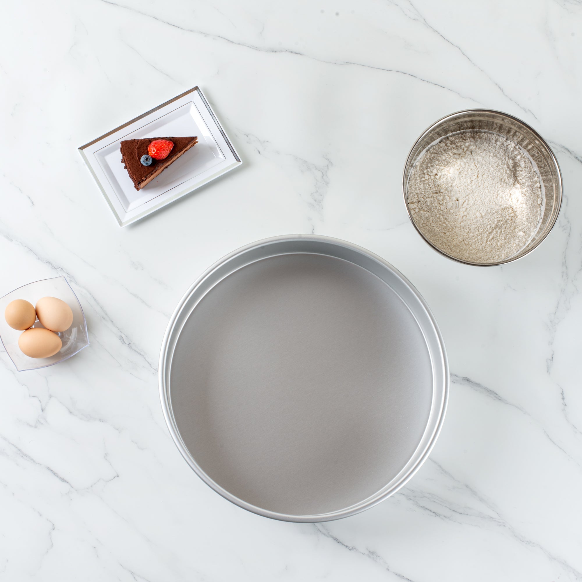 Met Lux Round Aluminum Straight-Sided Cake Pan - 14" x 14" x 3" - 1 count box