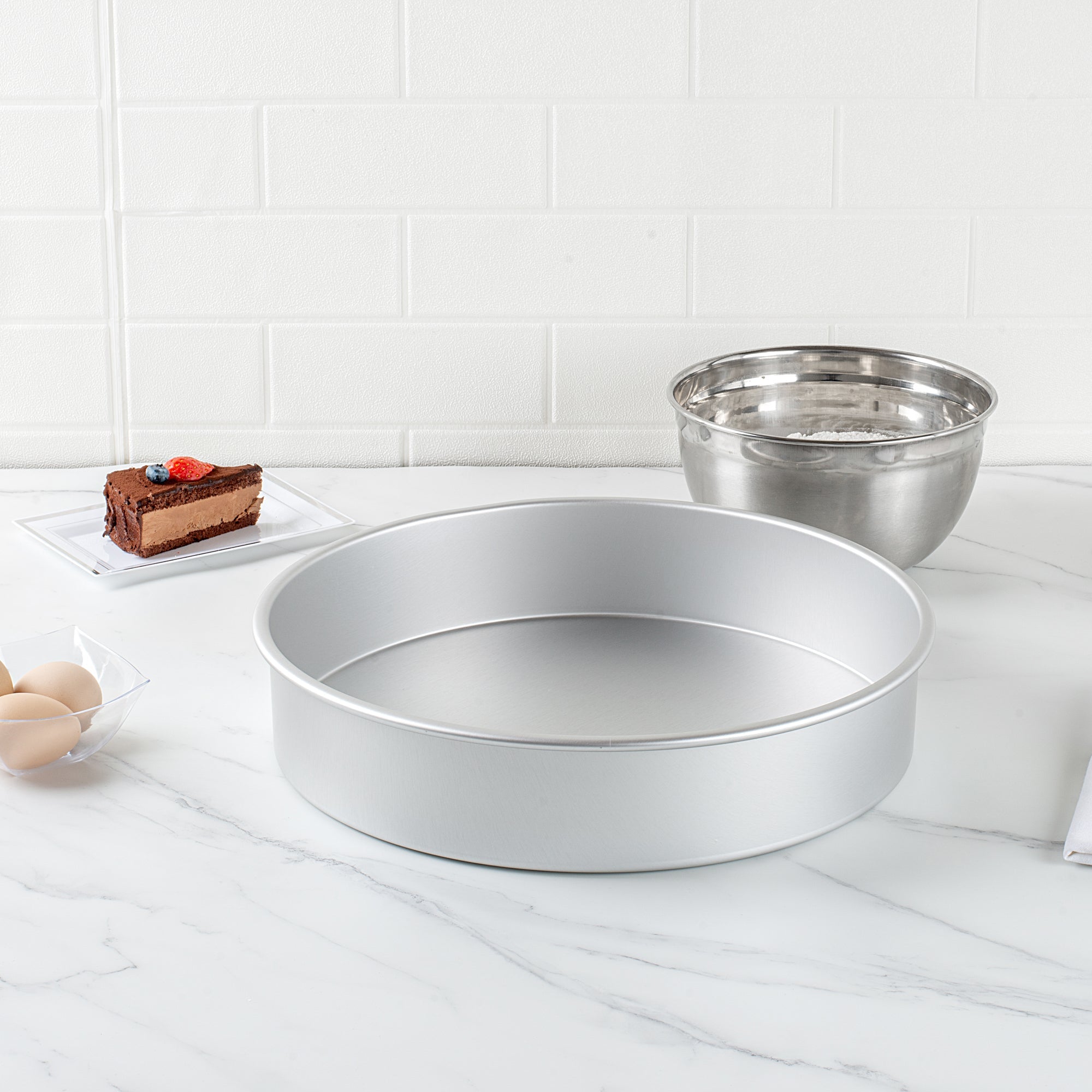 Met Lux Round Aluminum Straight-Sided Cake Pan - 14" x 14" x 3" - 12 count box