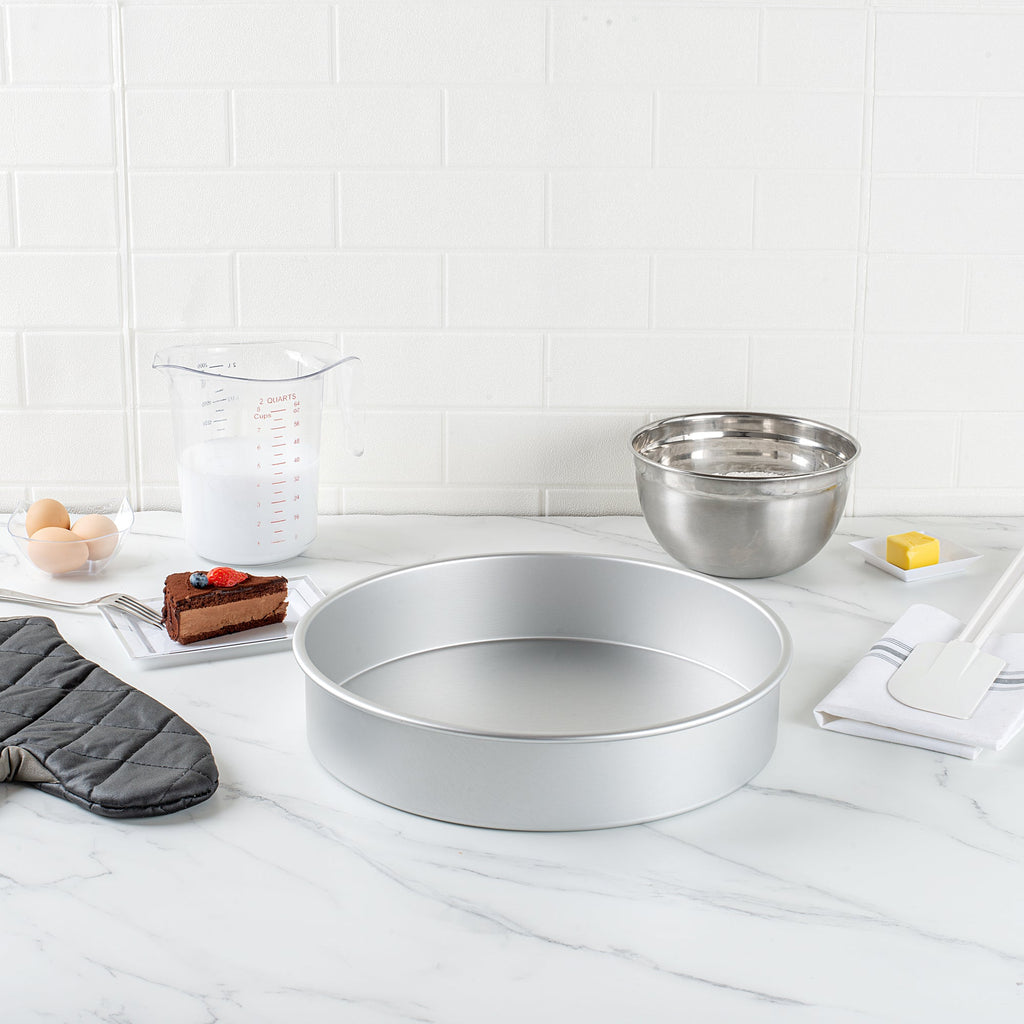 Met Lux Round Aluminum Straight-Sided Cake Pan - 14" x 14" x 3" - 12 count box