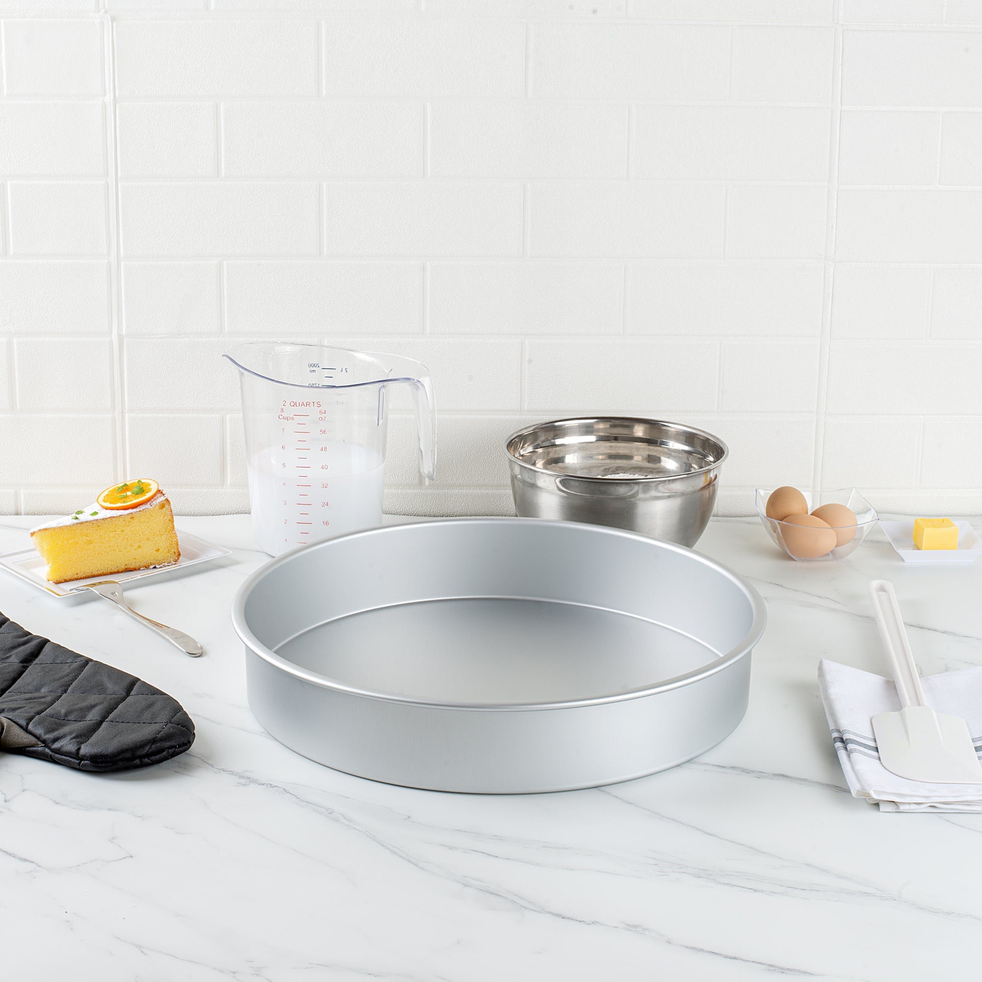 Met Lux Round Aluminum Straight-Sided Cake Pan - 16" x 16" x 3" - 1 count box
