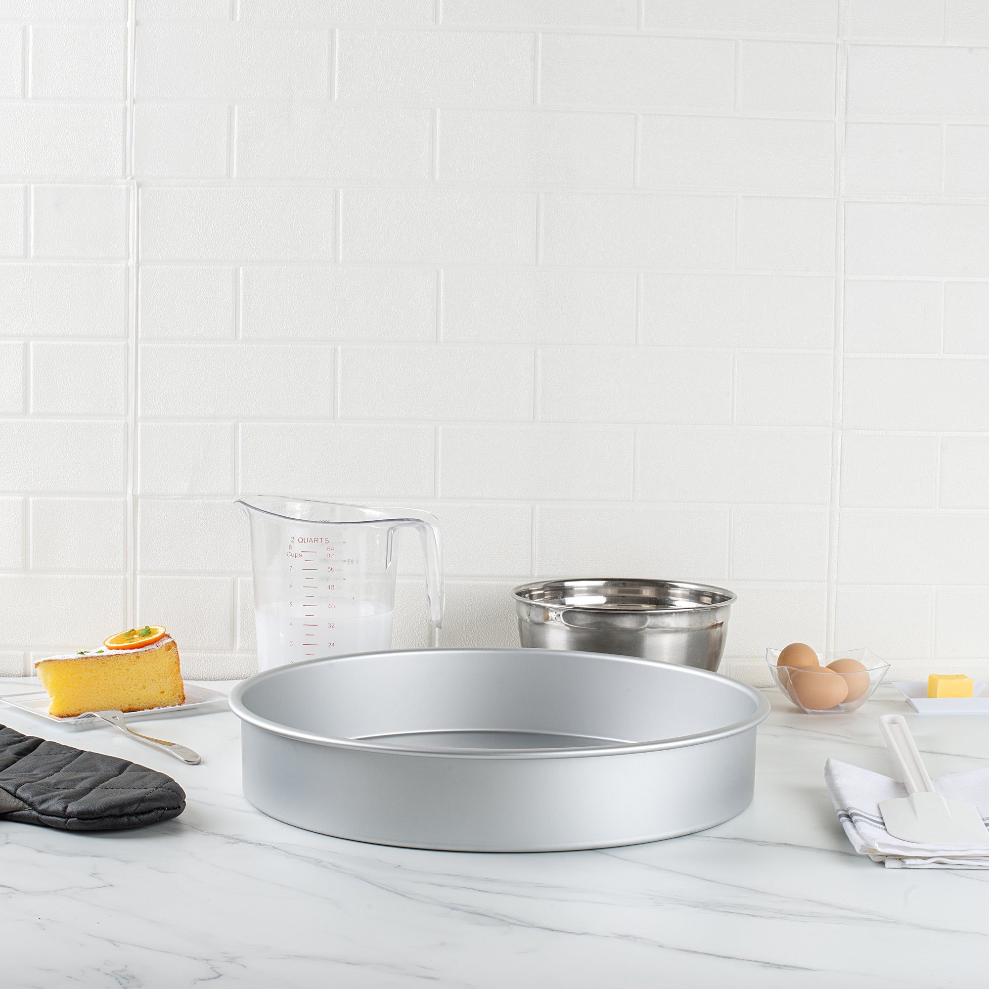 Met Lux Round Aluminum Straight-Sided Cake Pan - 16" x 16" x 3" - 12 count box