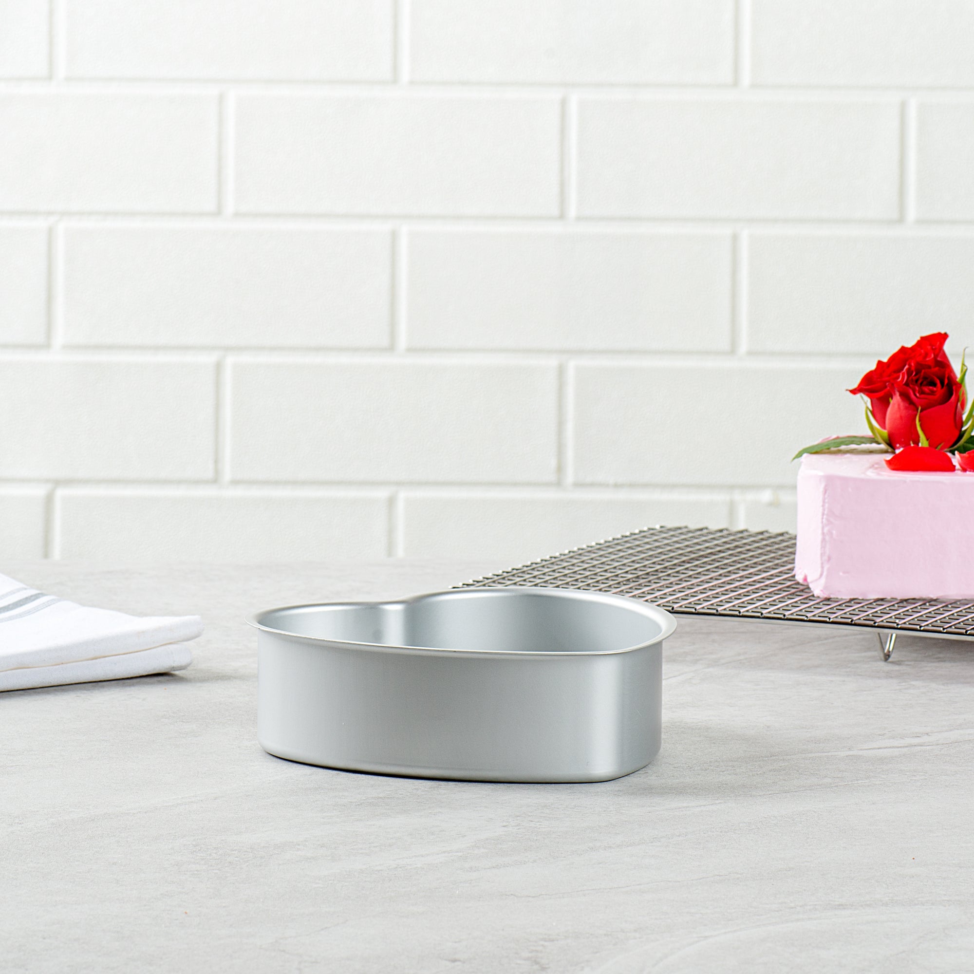 Met Lux Heart Aluminum Cake Pan - 6" x 6" x 2" - 1 count box