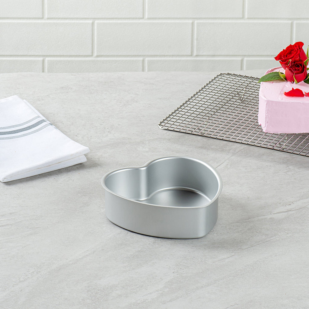 Met Lux Heart Aluminum Cake Pan - 6" x 6" x 2" - 1 count box