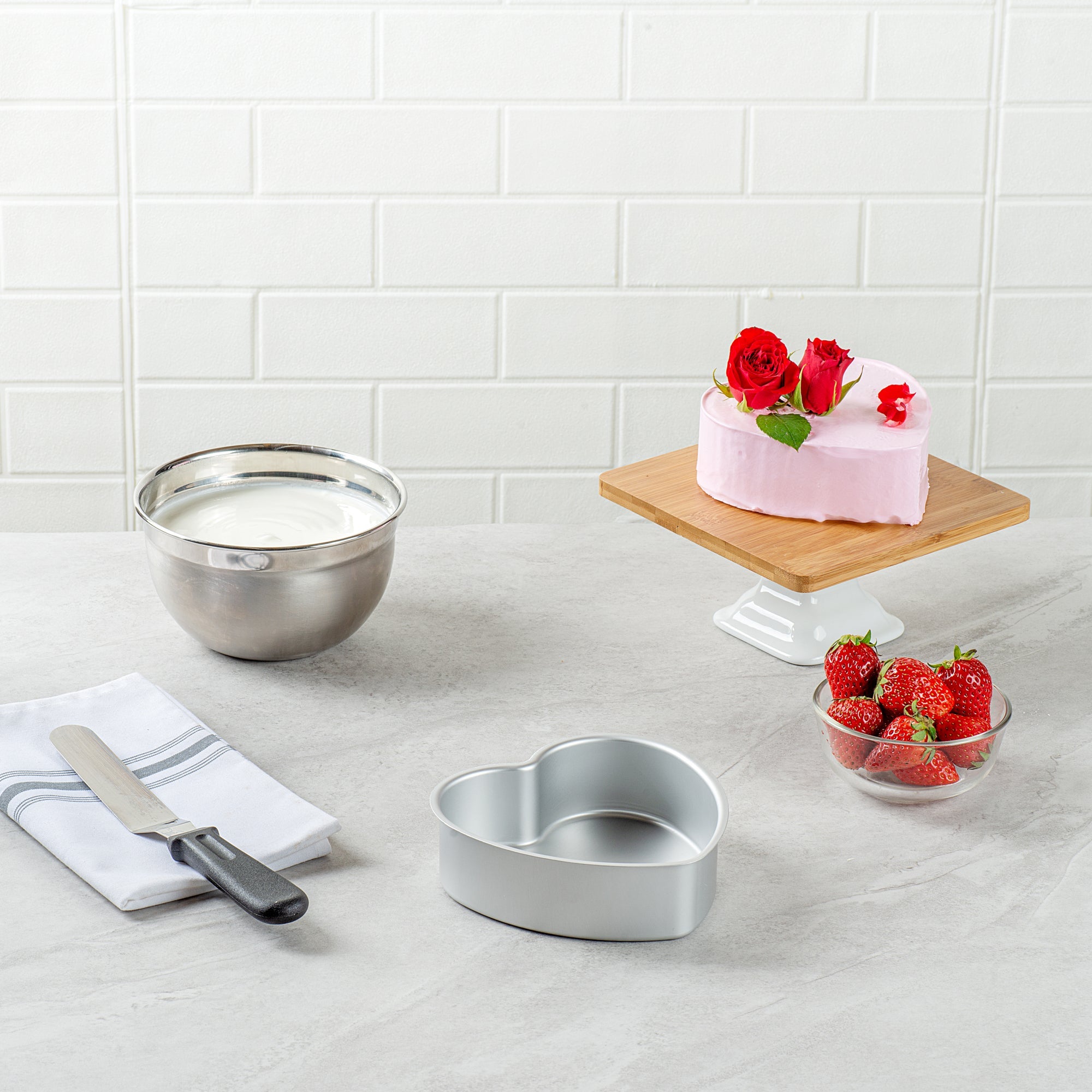 Met Lux Heart Aluminum Cake Pan - 6" x 6" x 2" - 12 count box