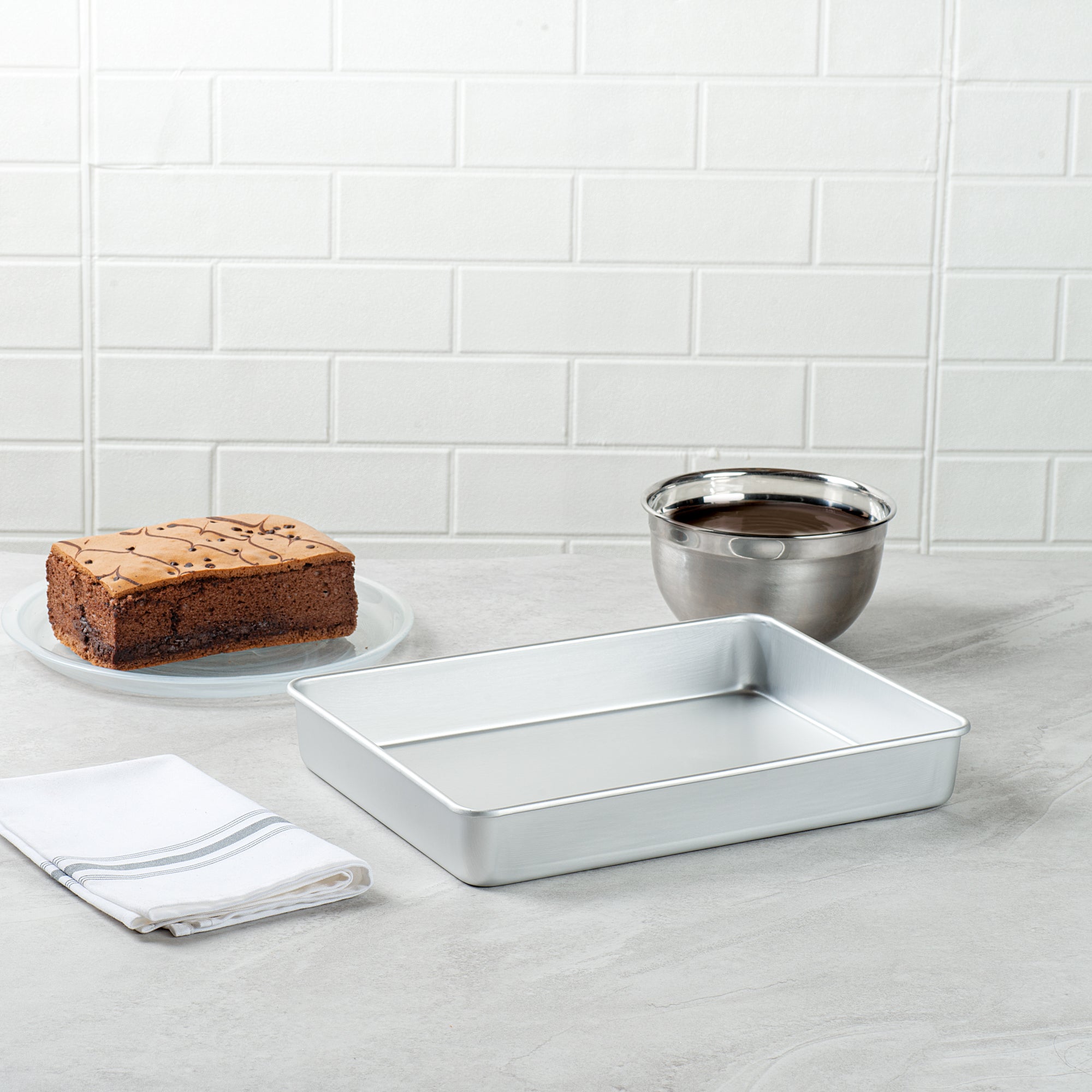 Met Lux Rectangle Aluminum Cake Pan - 13" x 9" x 2" - 1 count box
