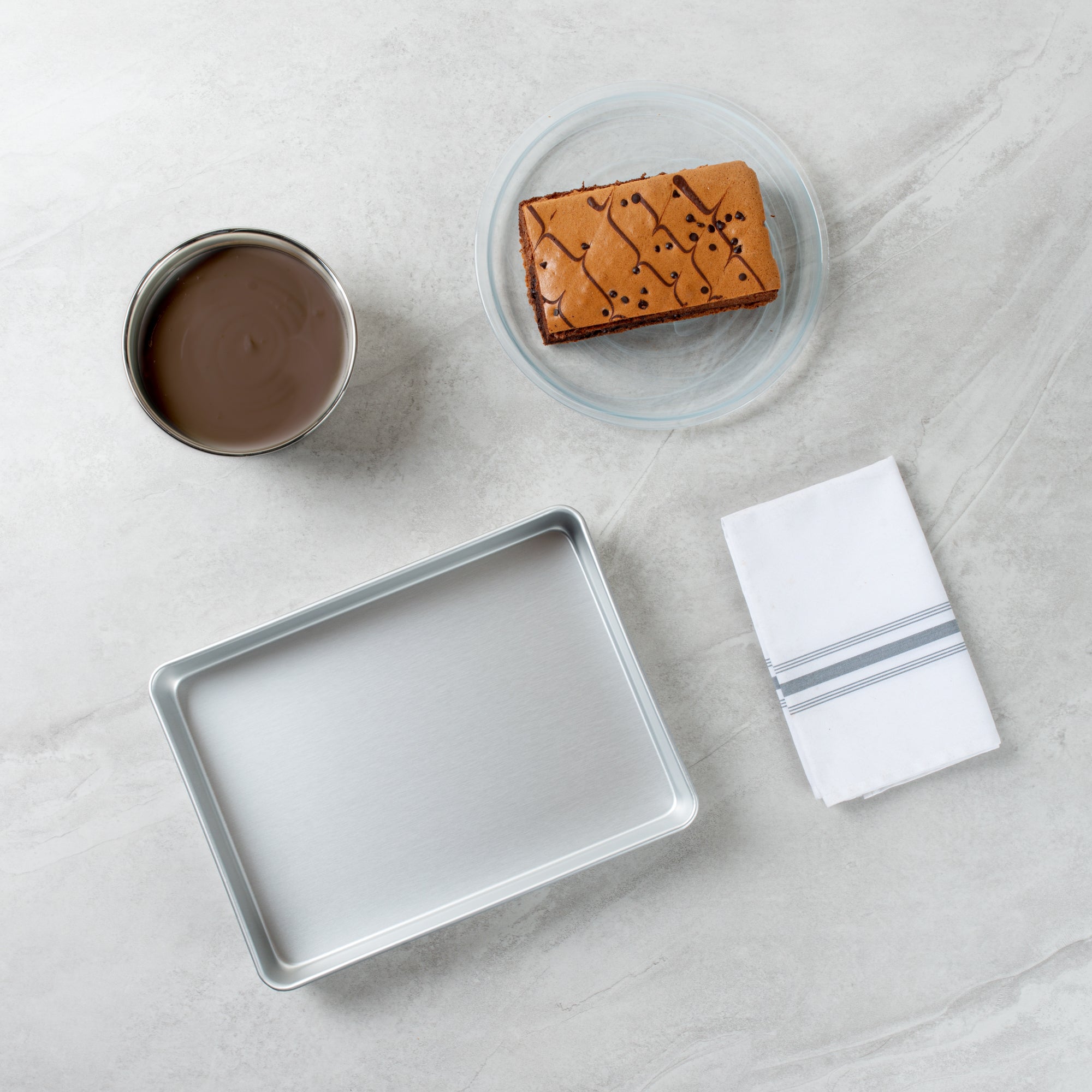 Met Lux Rectangle Aluminum Cake Pan - 13" x 9" x 2" - 1 count box