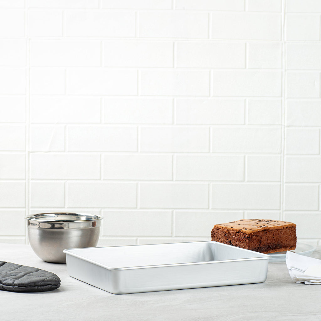 Met Lux Rectangle Aluminum Cake Pan - 13" x 9" x 2" - 1 count box