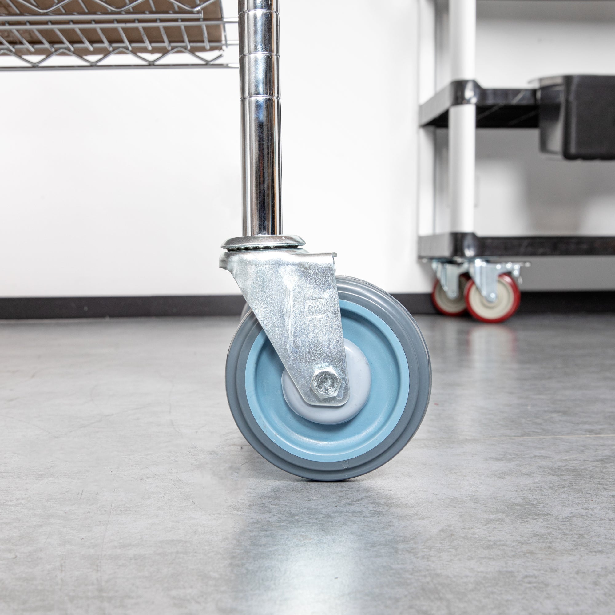 Chef 101 Gray Shelf Kit Swivel Stem Caster - with Brakes - 5" - 4 count box