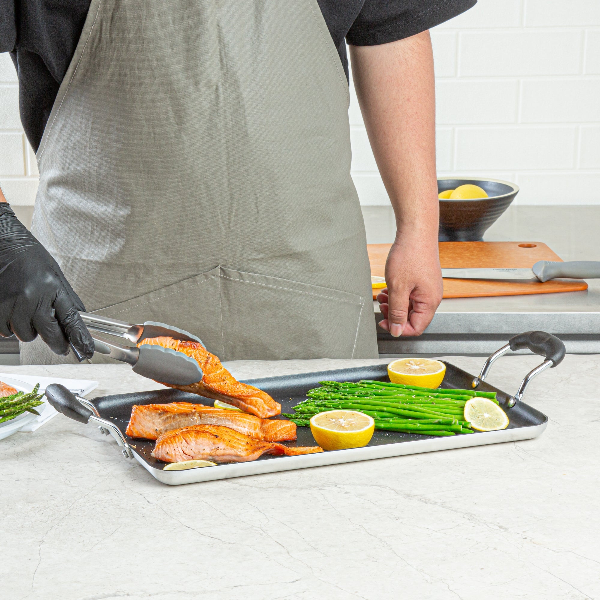 Met Lux Aluminum Double Burner Griddle - Non-Stick, with Bakelite Handles - 16 1/2" x 10 1/2" - 1 count box