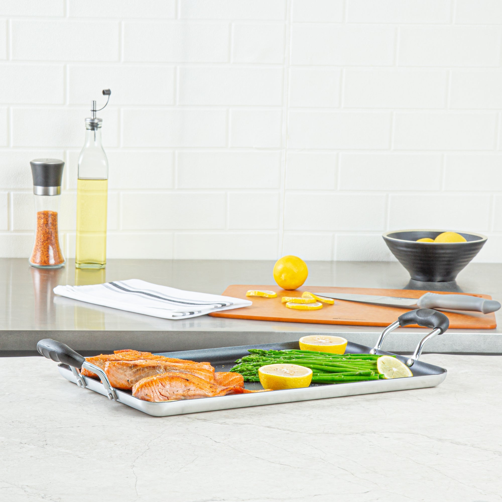 Met Lux Aluminum Double Burner Griddle - Non-Stick, with Bakelite Handles - 16 1/2" x 10 1/2" - 1 count box