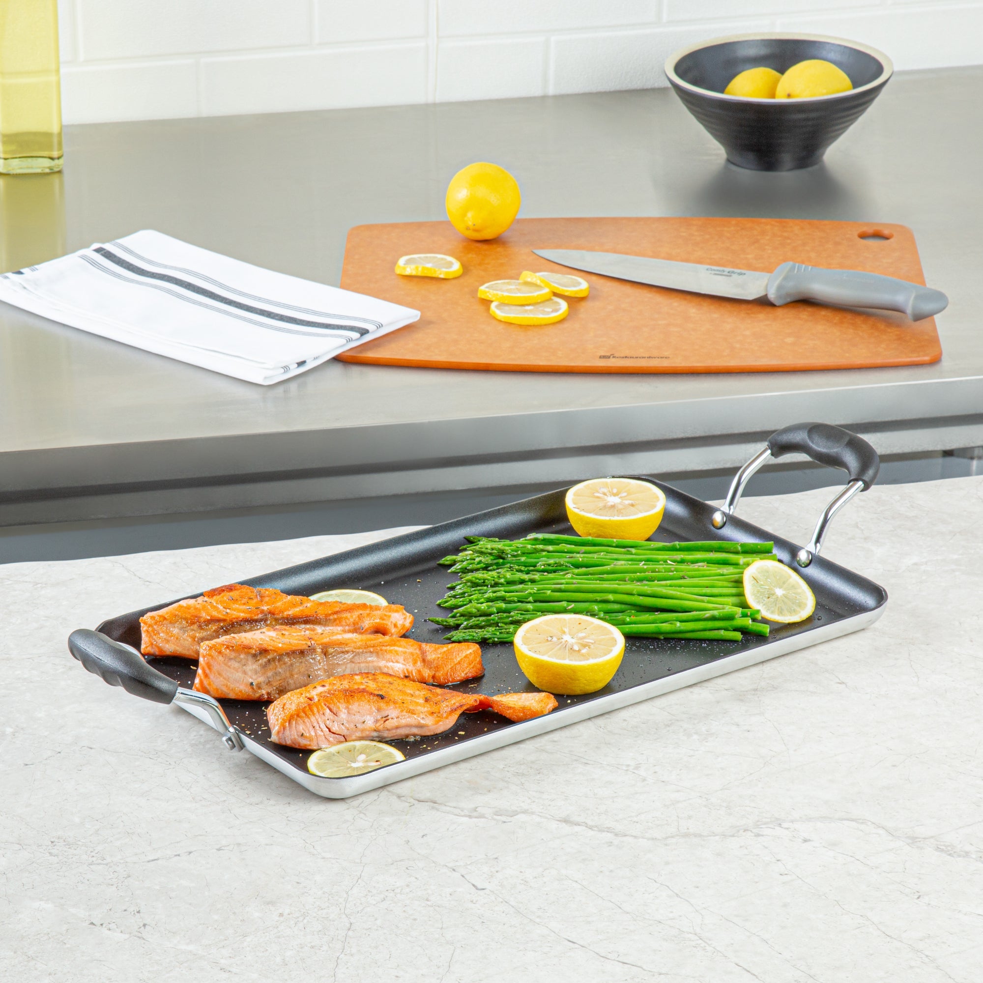 Met Lux Aluminum Double Burner Griddle - Non-Stick, with Bakelite Handles - 16 1/2" x 10 1/2" - 10 count box