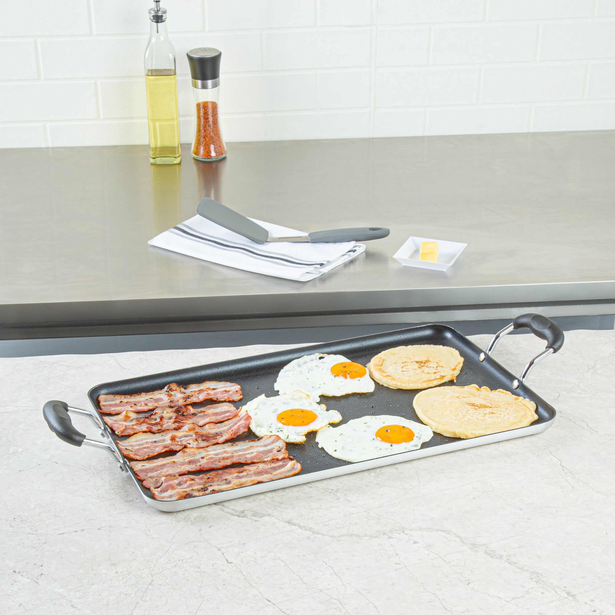 Met Lux Aluminum Double Burner Griddle - Non-Stick, with Bakelite Handles - 19" x 11 3/4" - 10 count box