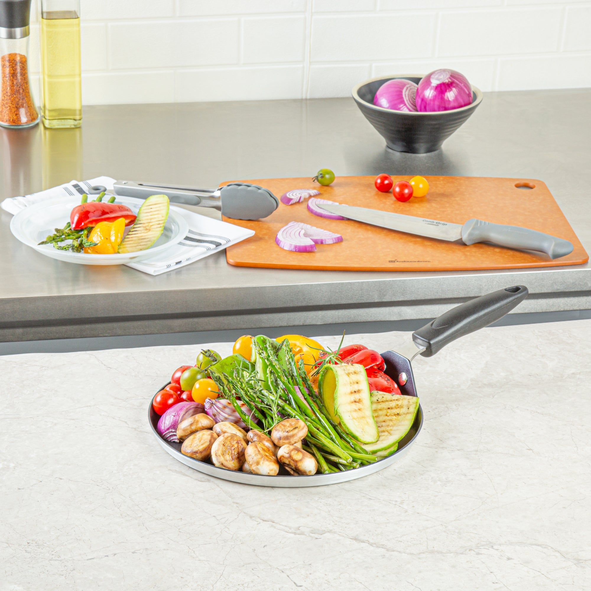 Met Lux Round Aluminum Griddle - Non-Stick, with Bakelite Handles - 10" - 10 count box