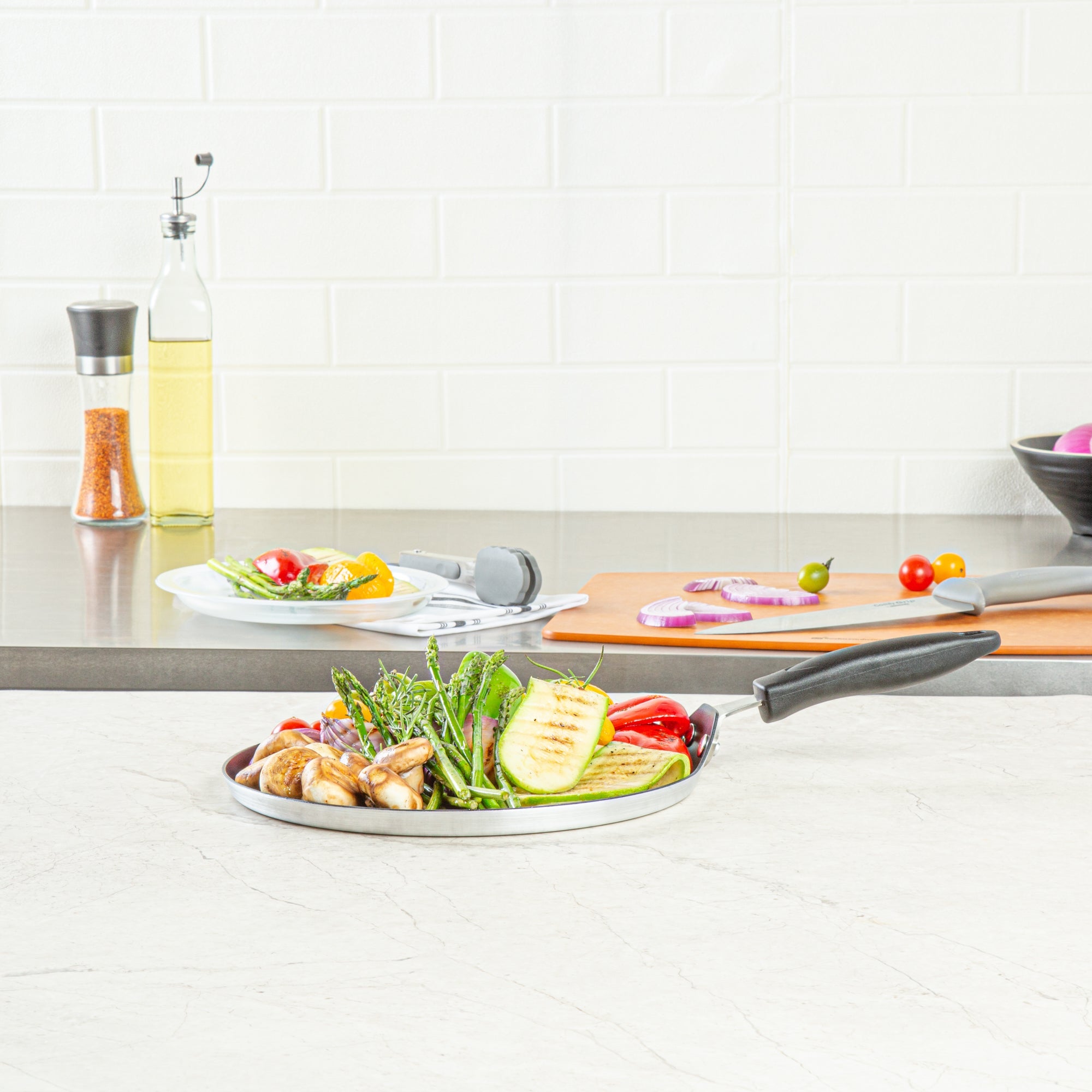 Met Lux Round Aluminum Griddle - Non-Stick, with Bakelite Handles - 10" - 10 count box