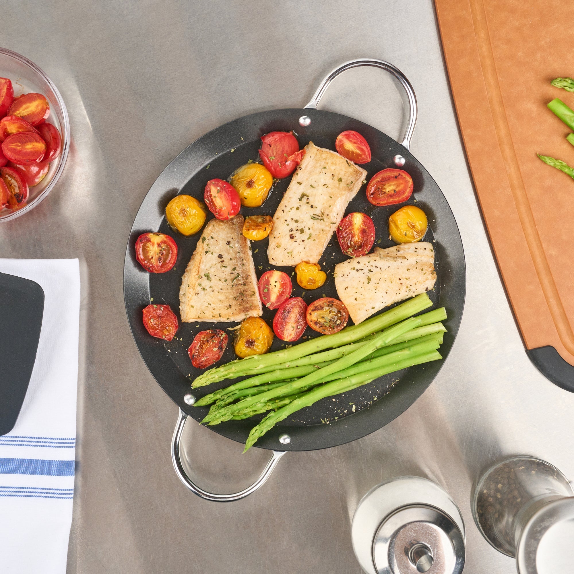 Met Lux Round Carbon Steel Griddle - Non-Stick, with Chrome Handles - 9" - 1 count box