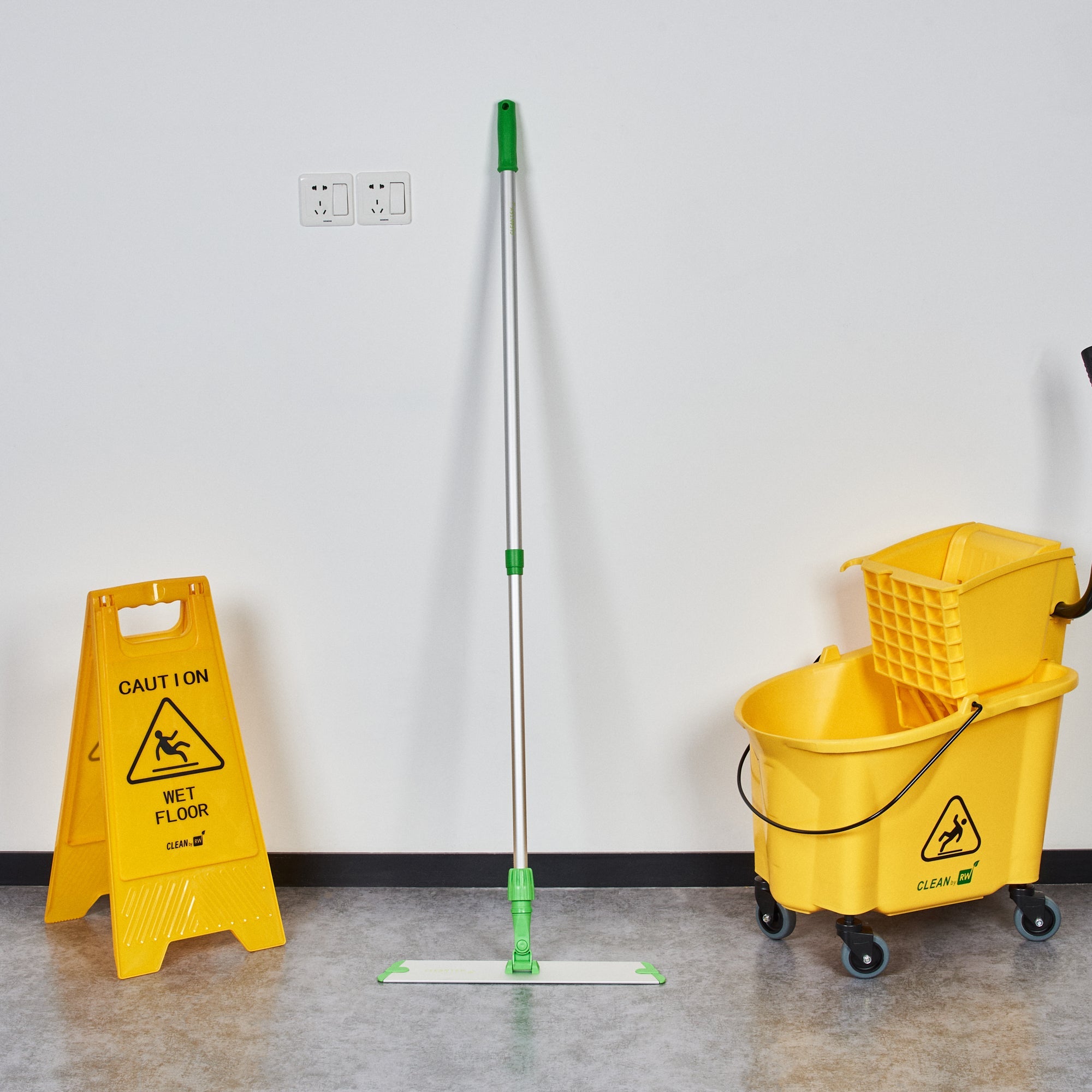 RW Clean Green Microfiber Hook and Loop Wet / Dry Mop Frame - 17 3/4" - 1 count box