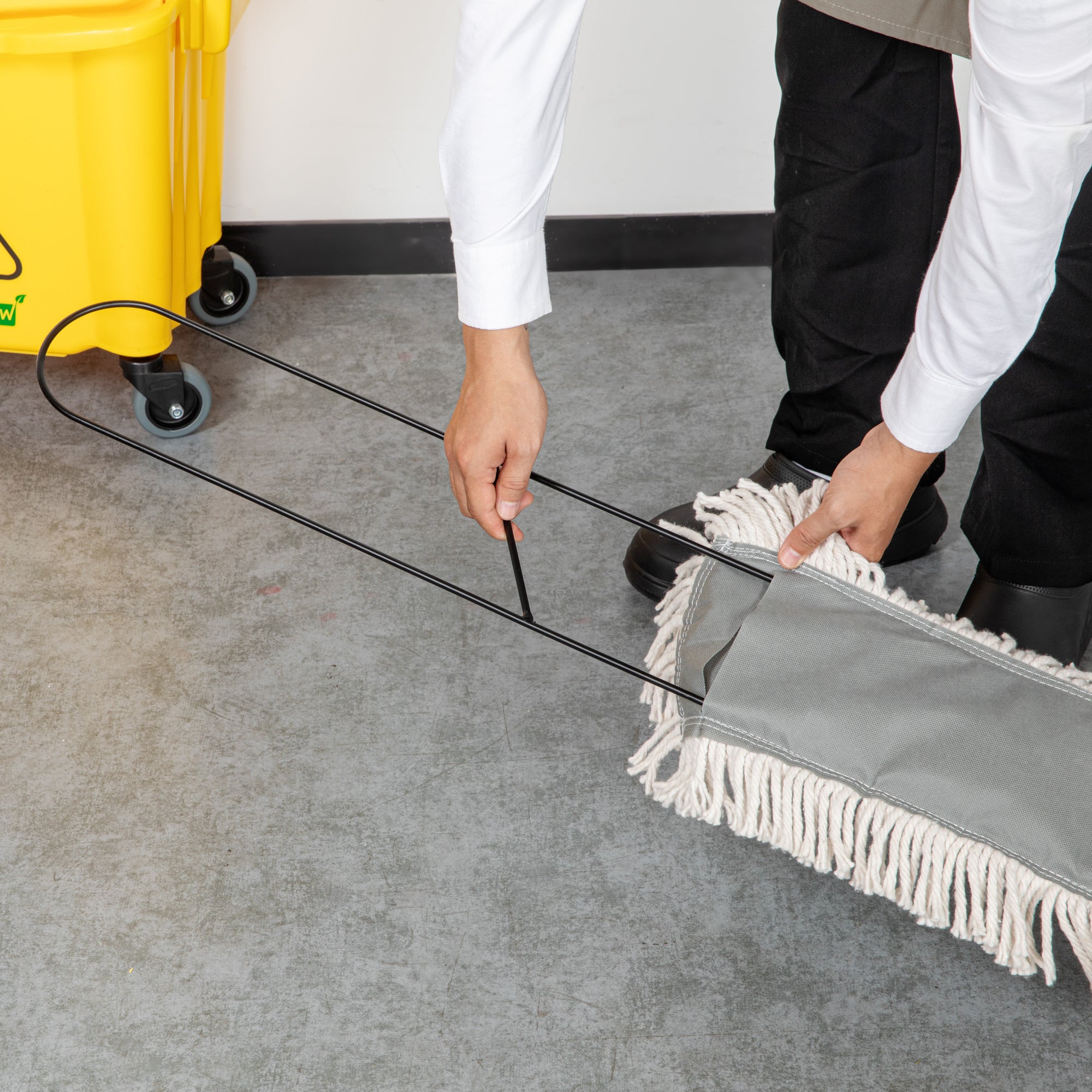 Clean Tek Professional Wire Swivel Snap Mop Frame - 59 3/4" x 5" - 1 count box